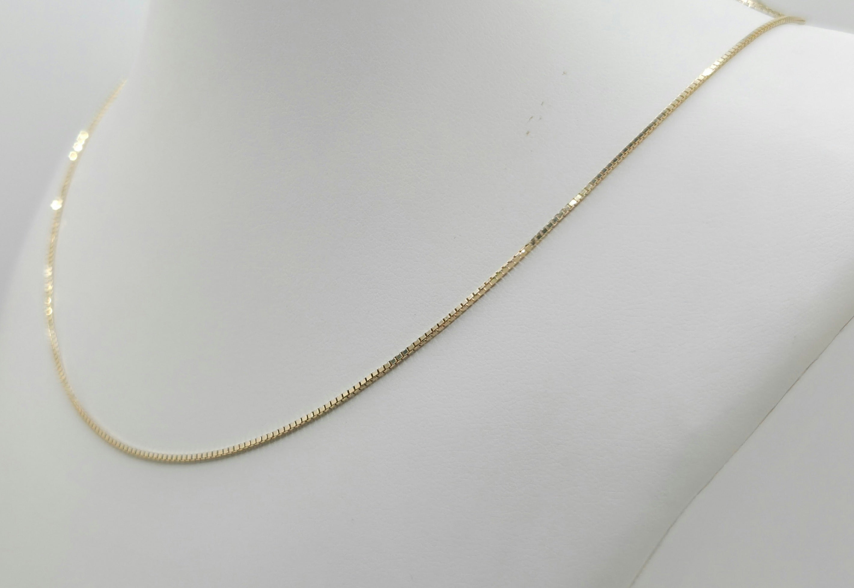 10KT BOX CHAIN Size 22INCH 1MM Weight 3GR