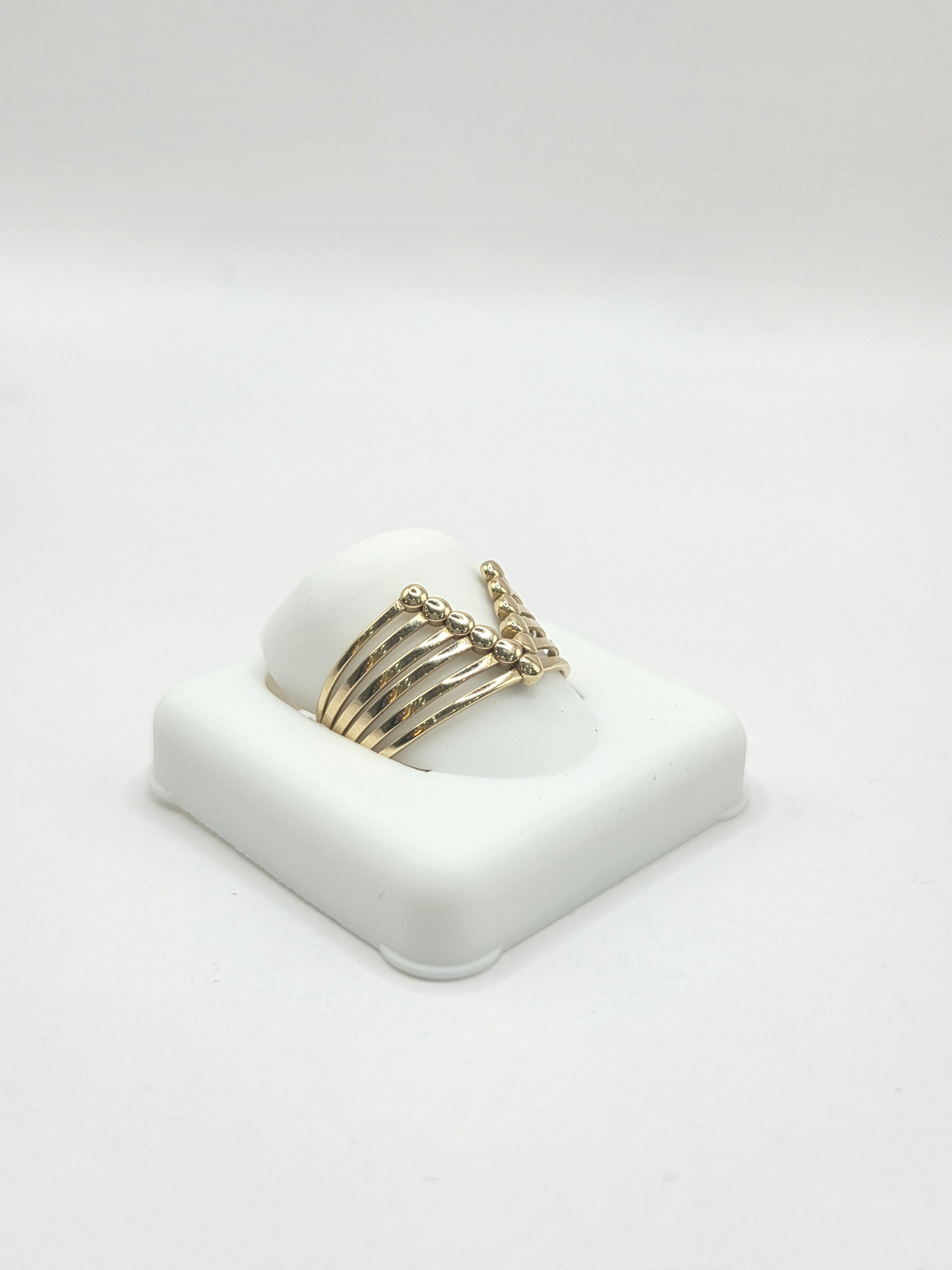 10KT DELICATE V DESIGN WOMAN'S RING Size 8 Weigth 1.8GR