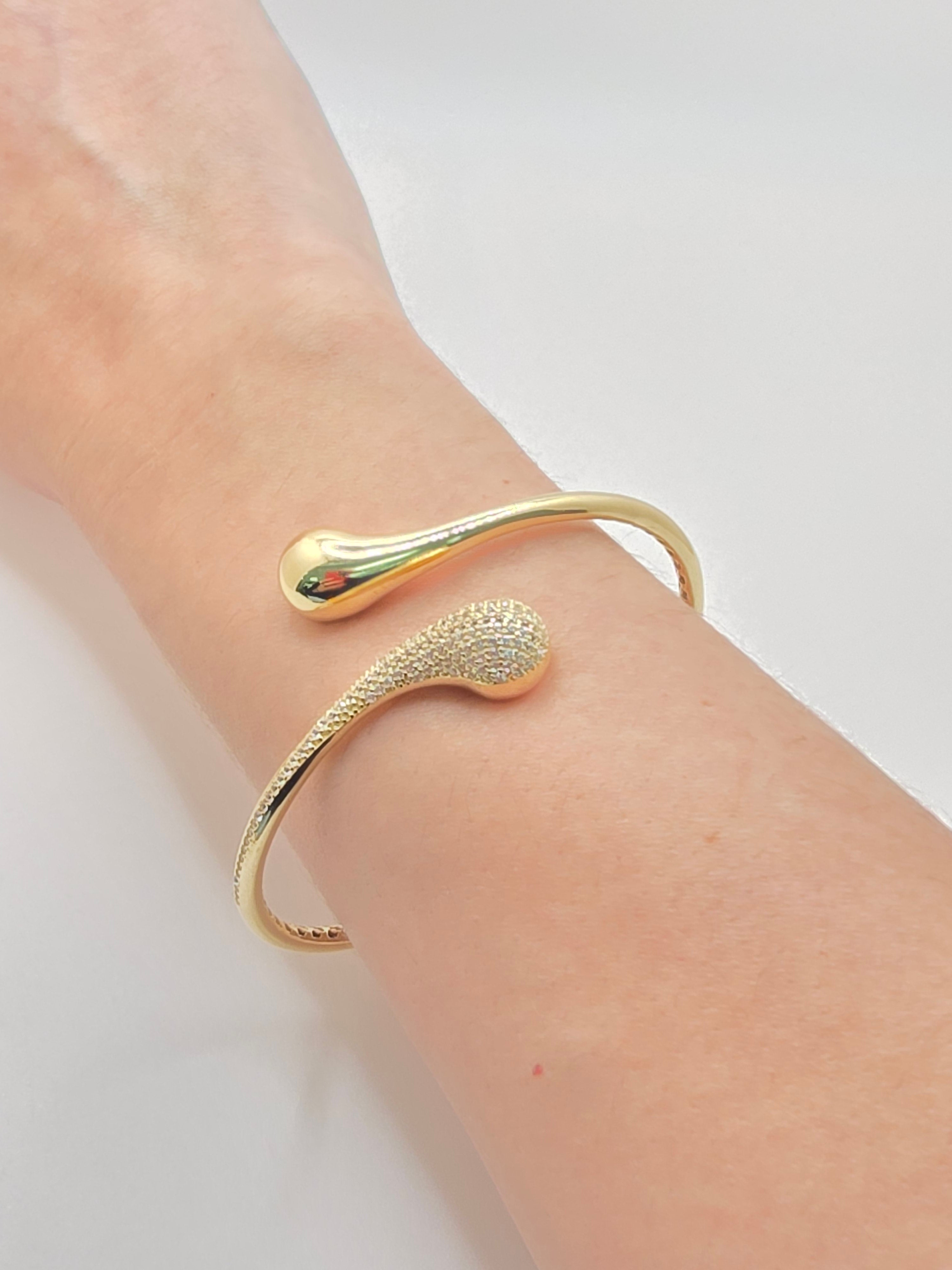14KT CZ TWO DROPS BANGLE  Weight 9.4GR