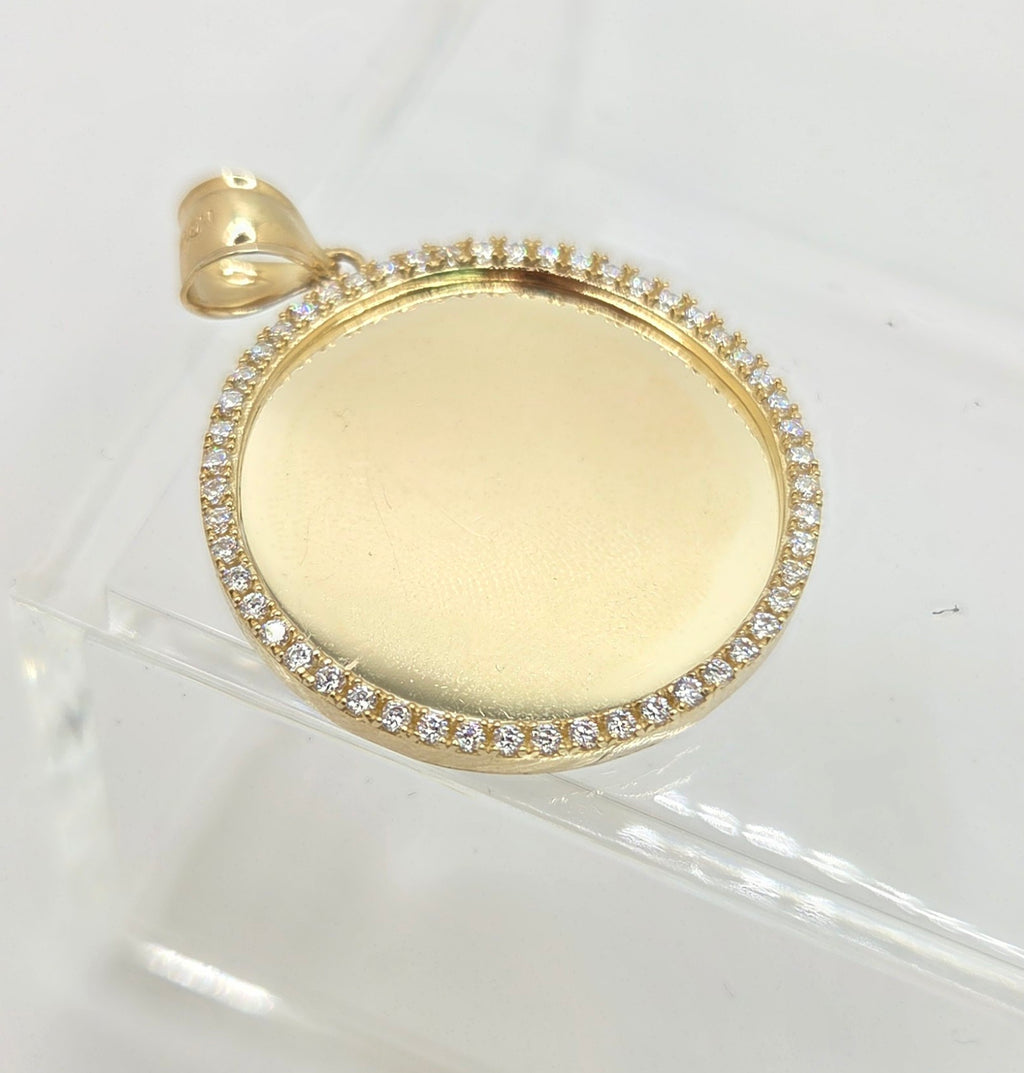 14KT CZ FRAME ROUND MEMORIAL PENDANT Size 27mm X 27mm Weight 5.8GR