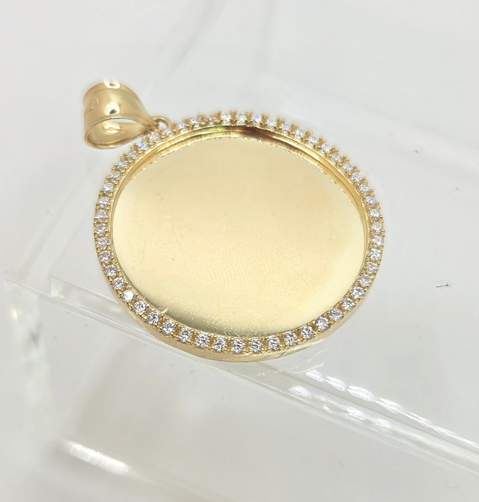 14KT CZ FRAME ROUND MEMORIAL PENDANT Size 27mm X 27mm Weight 5.8GR