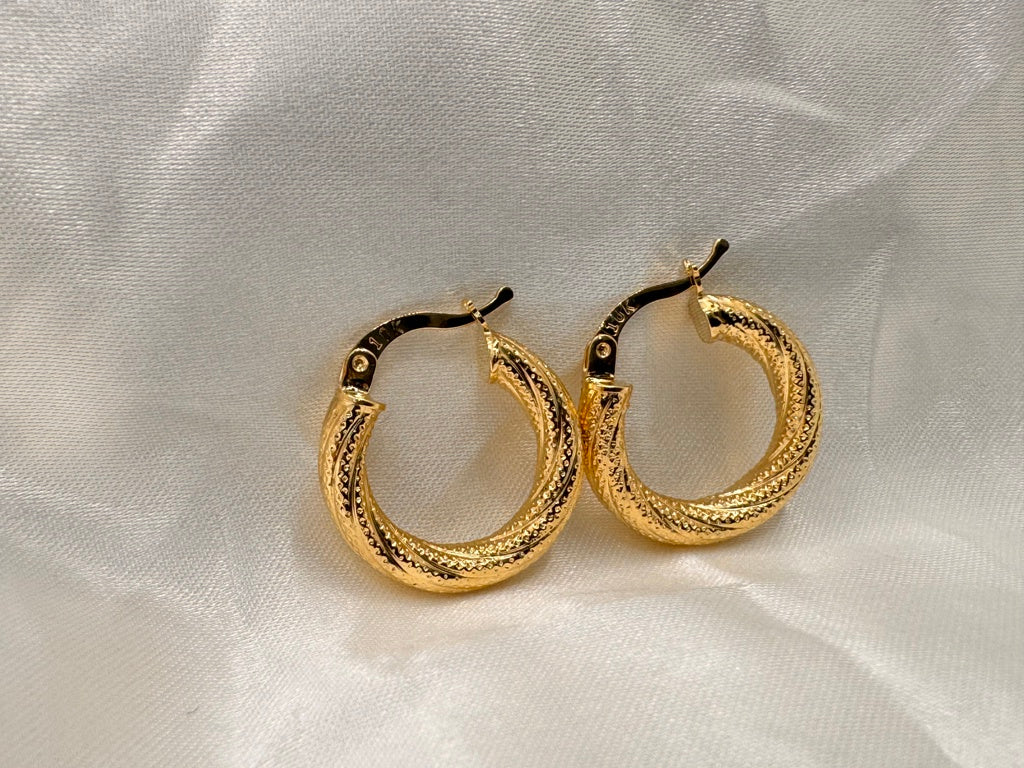 10KT CROOKED NEVADAS HOOPS EARRINGS Size 1  4.5MM Weight 2.8GR