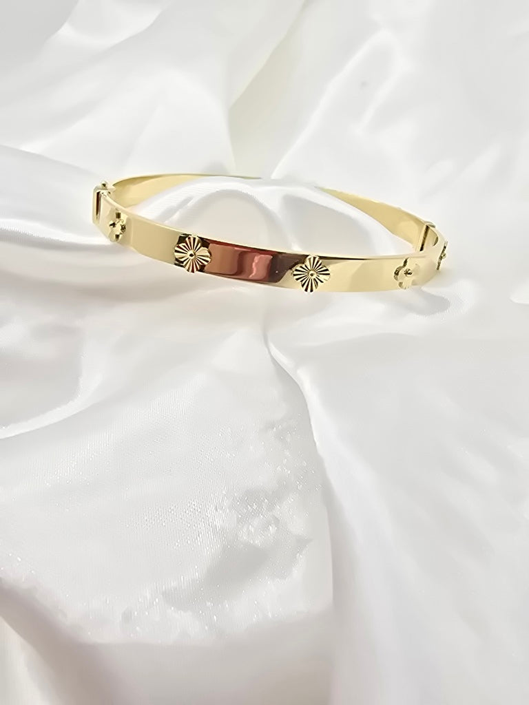 10KT GOLDEN SMALL CLOVER BANGLE Size 6MM Weight 7.5GR