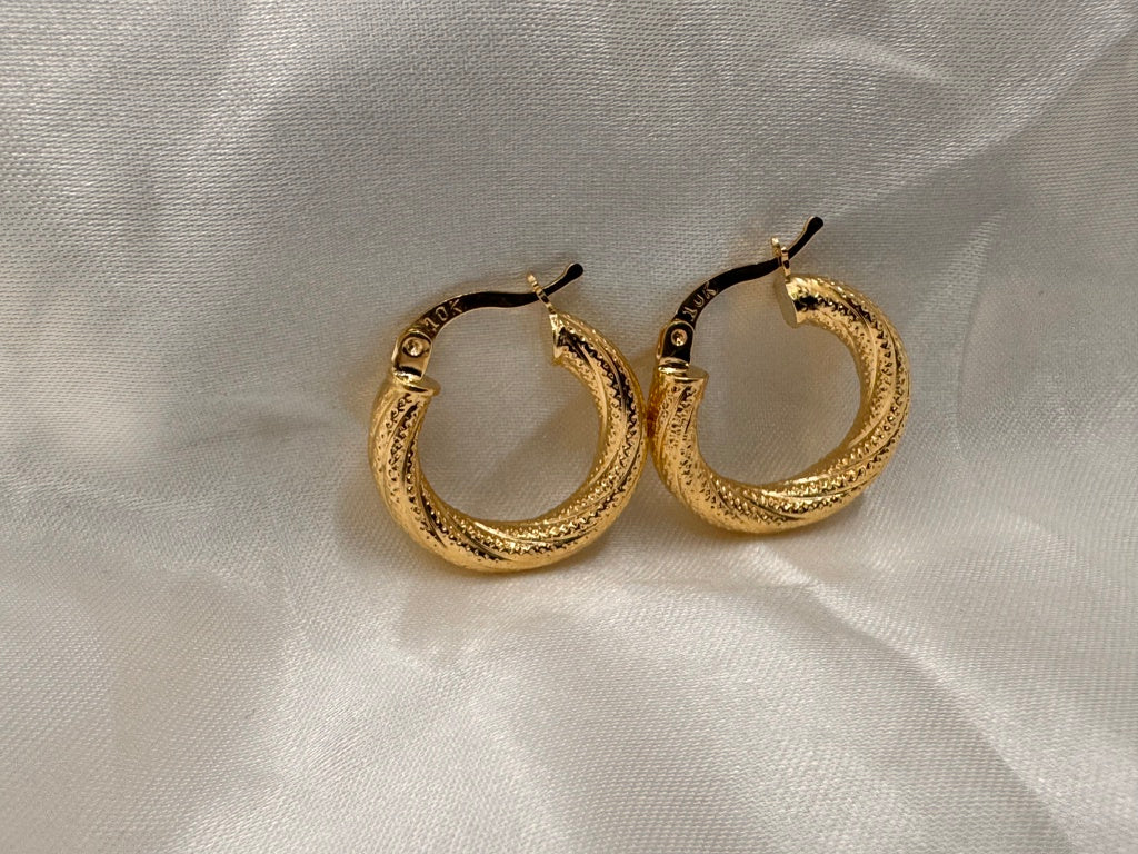 10KT CROOKED NEVADAS HOOPS EARRINGS Size 2 4.5MM Weight 3.4GR