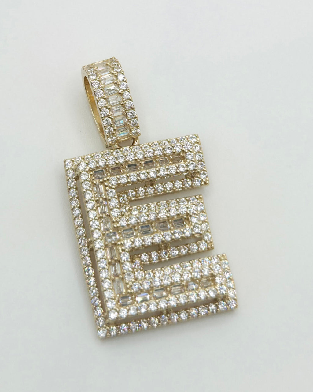 10KT MEDIUM CZ "E" LETTER PENDANT Weight 5.6GR