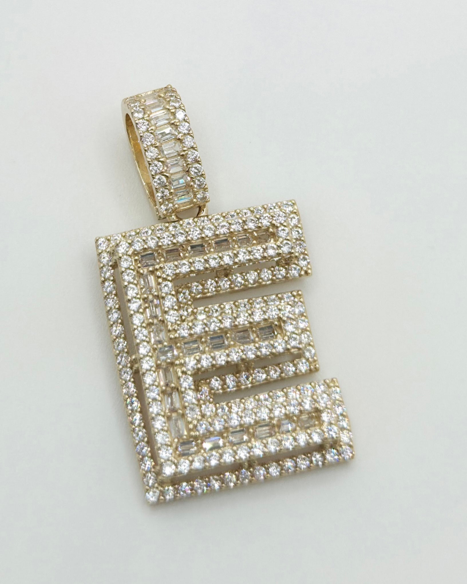 10KT SMALL CZ "E" LETTER PENDANT Weight 5.5GR