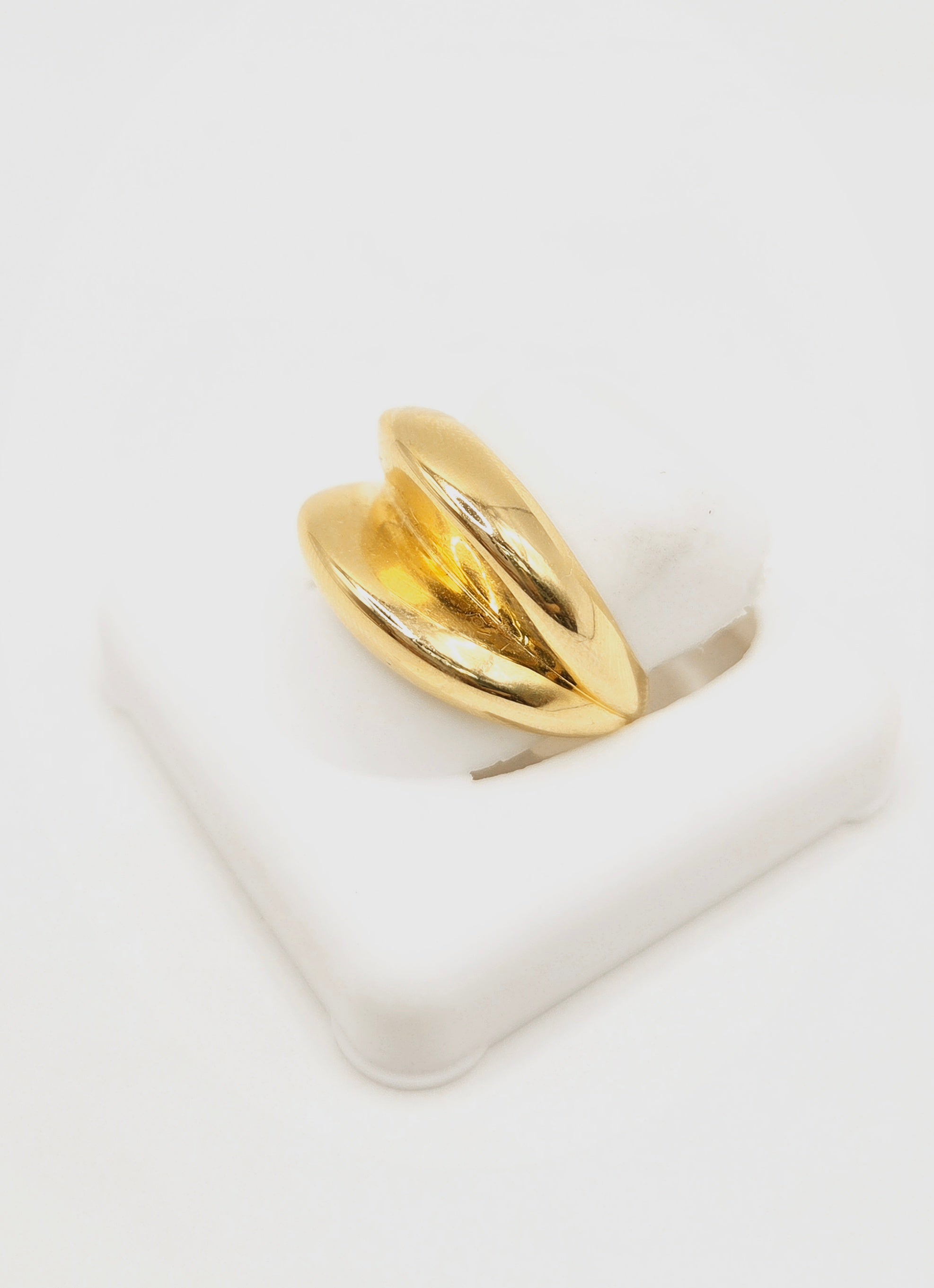 14KT MODERN PLAIN RING Size 7.5 Weight 1.8GR