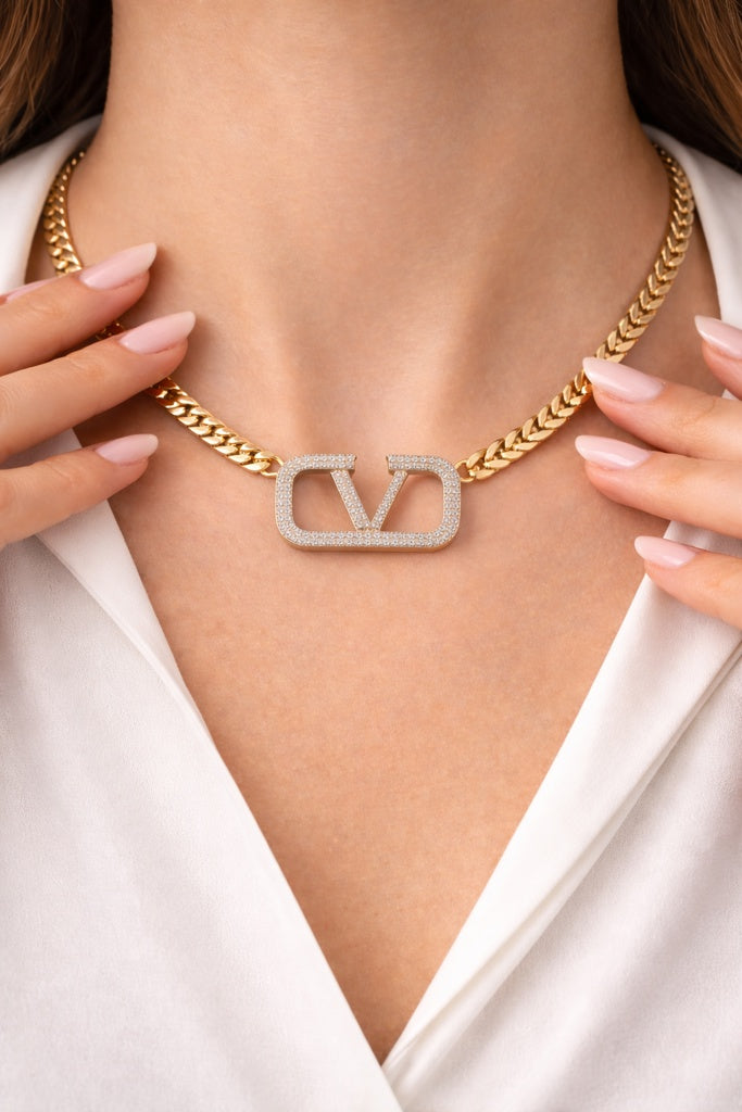 10KT CUBAN FLAT ELEGANT CZ V NECKLACE Size 18NCH 5MM Weigth 15.5GR