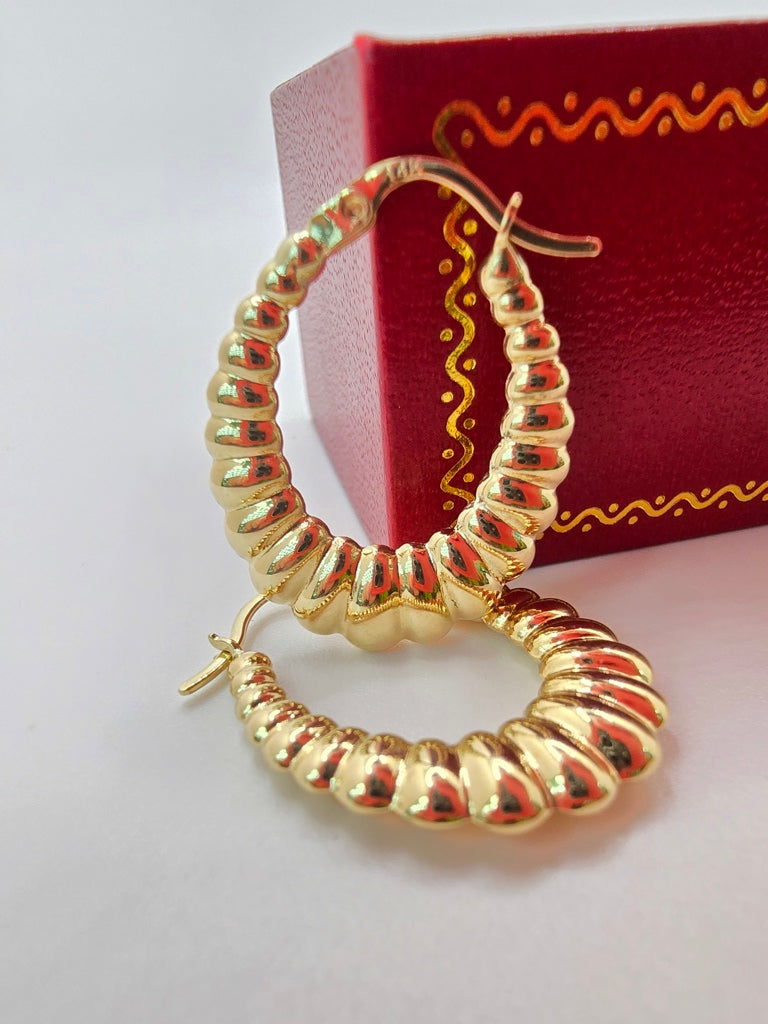 14KT MEDIUM SHELL DESING HOOPS EARRINGS Weight 2.5GR