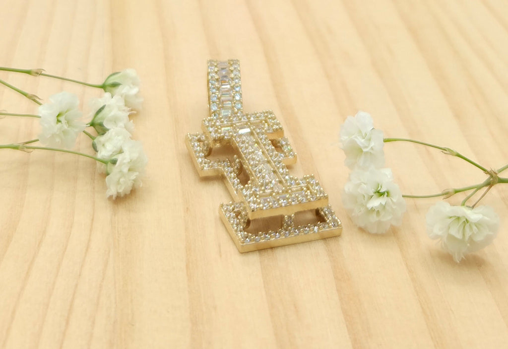10KT SMALL CZ "I" LETTER PENDANT Weight 3.8GR