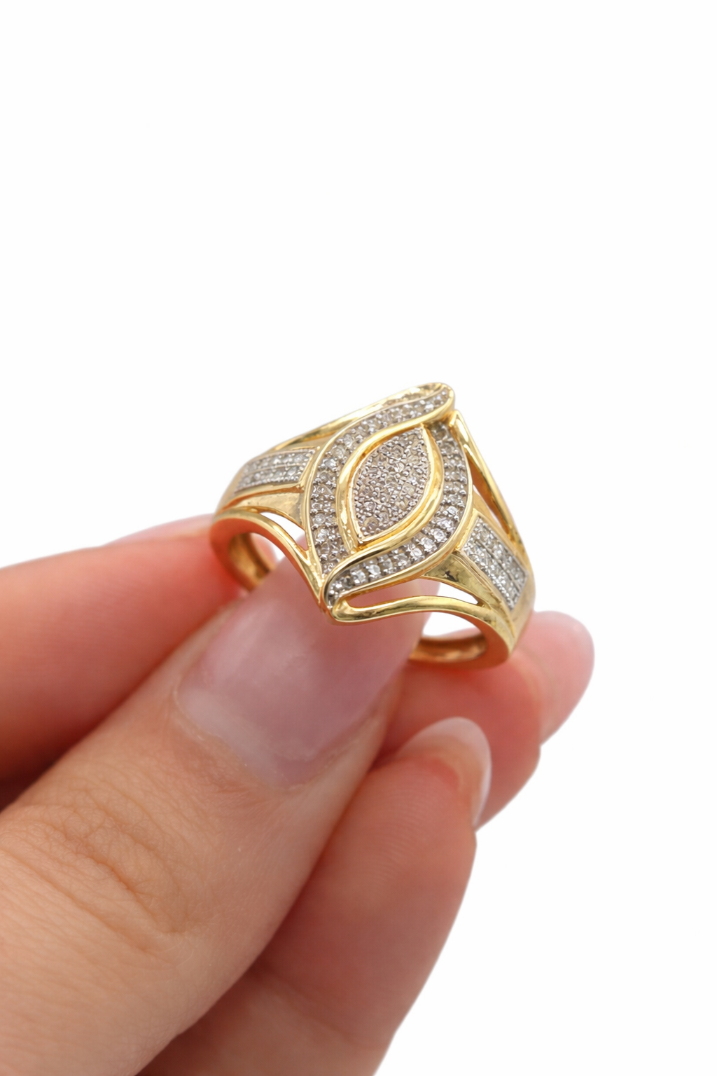 10KT ALMOND DESIGN ELEGANT DIAMOND RING Size 7/0.20CT