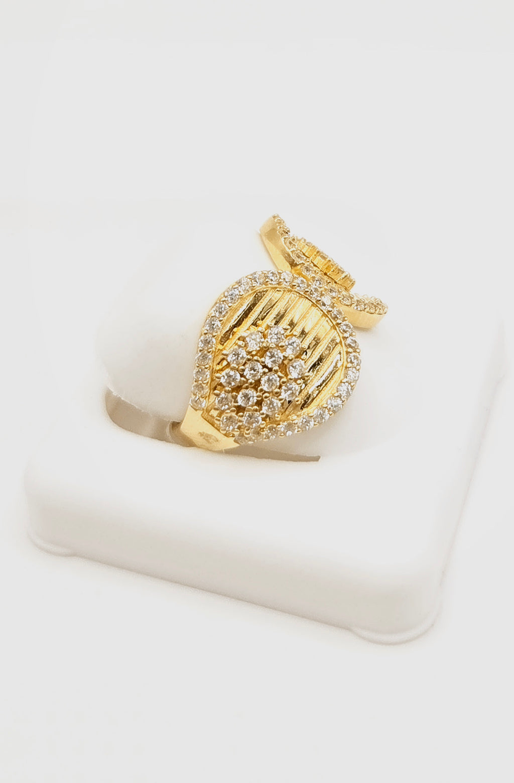 14KT MODERN TWO PETALS CZ DETAIL RING Size 8 Weight 4.6GR