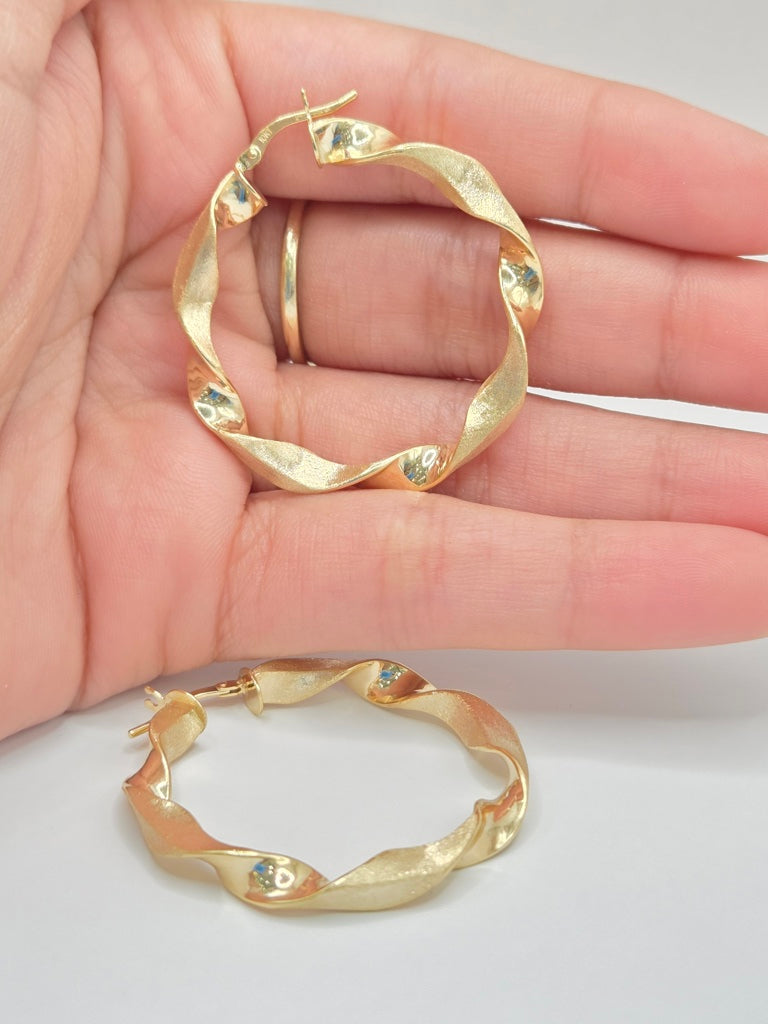 10KT NEW STYLE CROOKED ELEGANT HOOPS EARRINGS Size 3  Weigth 3.7GR
