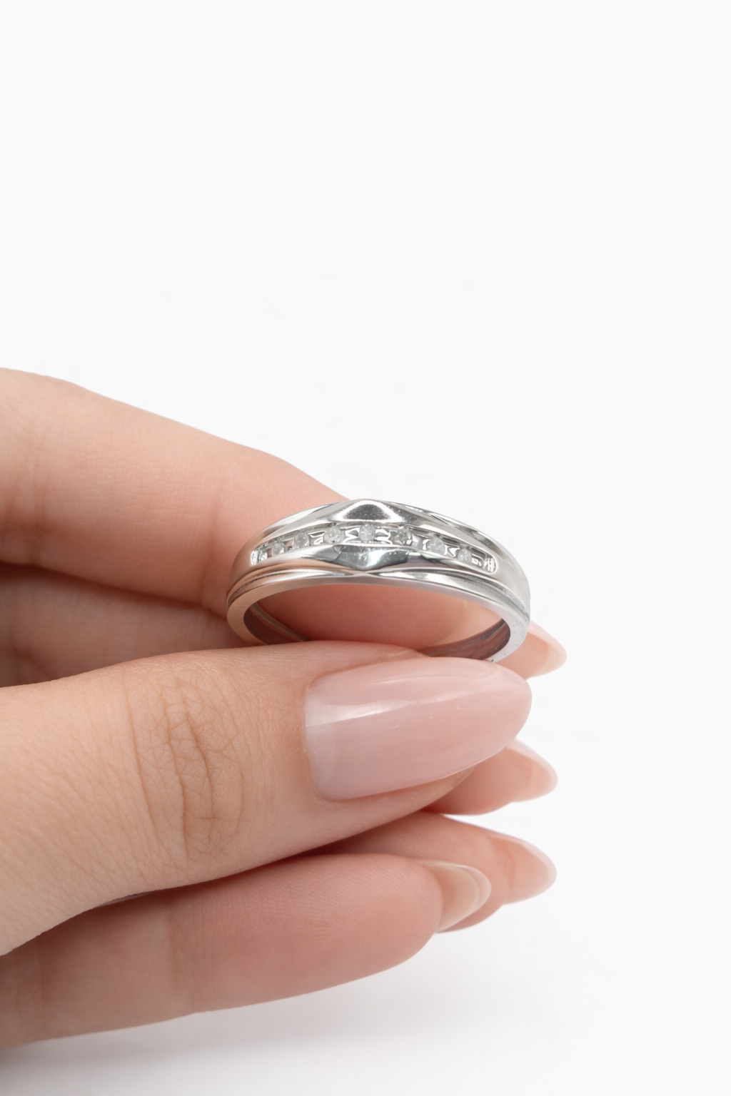 10KT WHITE GOLD DIAMOND BAND RING Size 10 Weigth 2.9GR