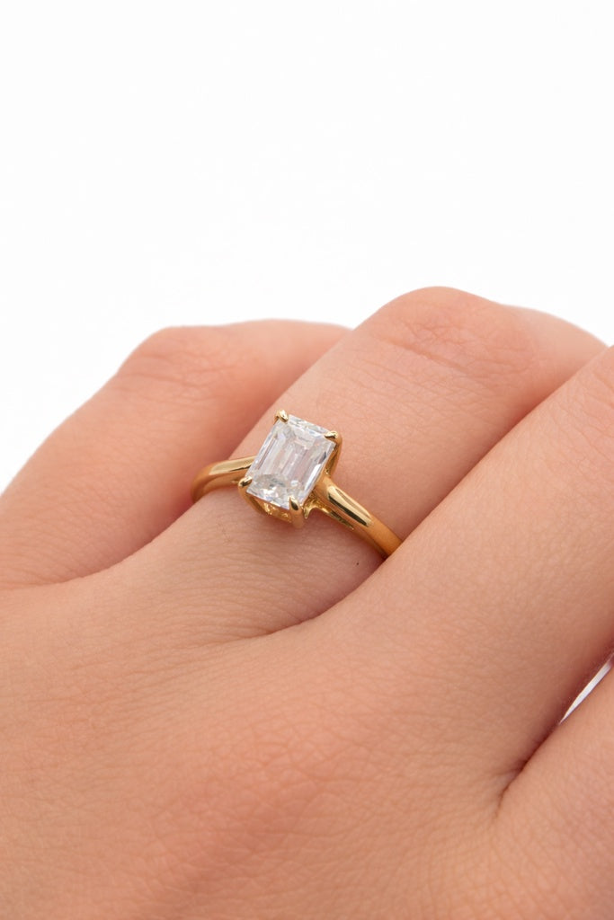 10KT MOISSANITE 1.13CTW VVS D COLOR PROMISE RING Size 7 Weigth 2.2 GRS