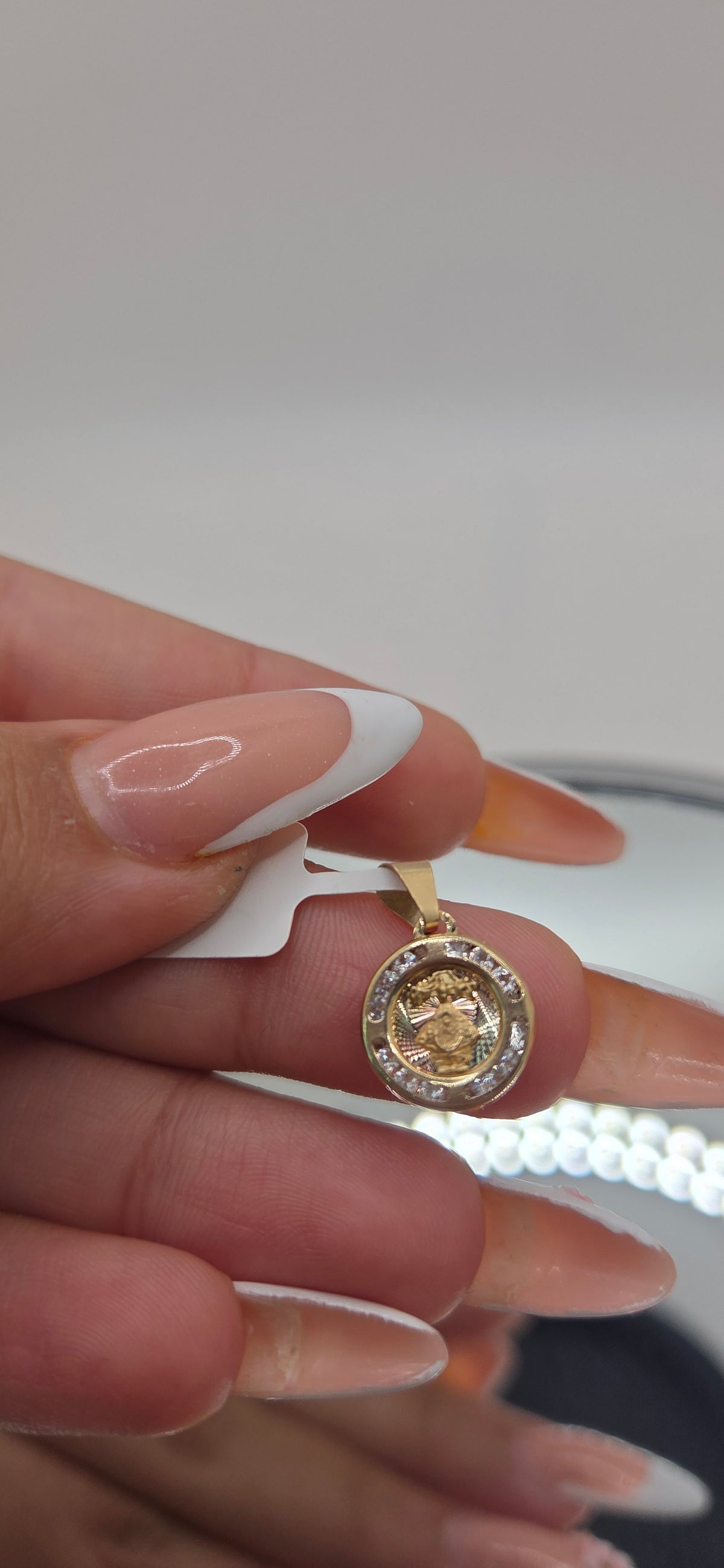 10KT EXTRASMALL CZ DETAIL VIRGEN DE LA CARIDAD PENDANT Weight 0.6GR