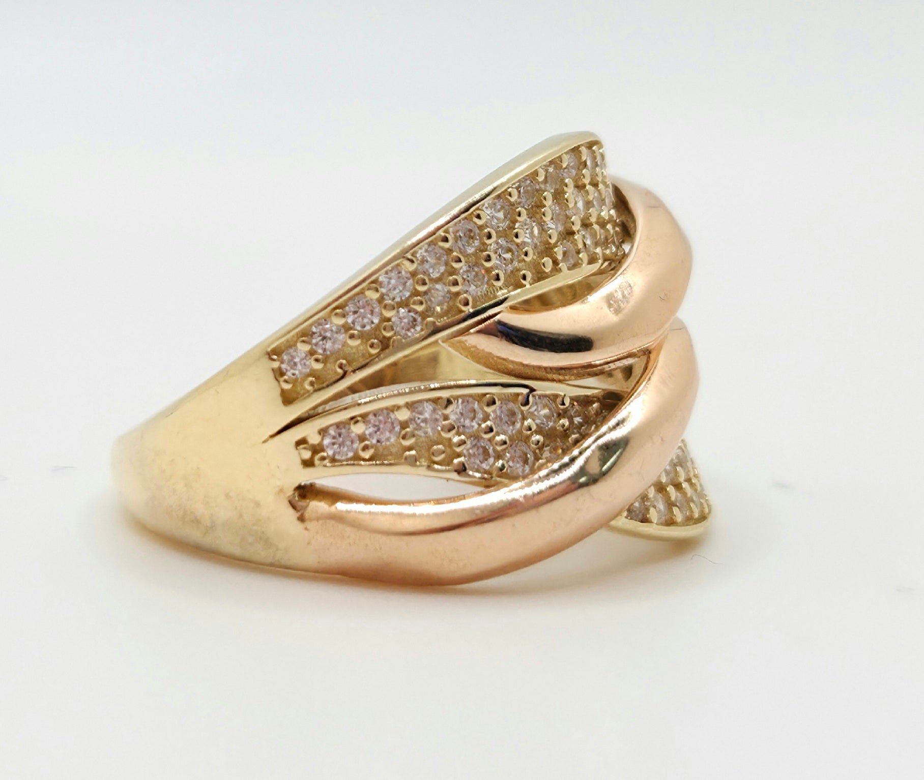 14KT MODERN CZ TWO TONE INTERTWINED RING Size 8 Weight 5.9GR