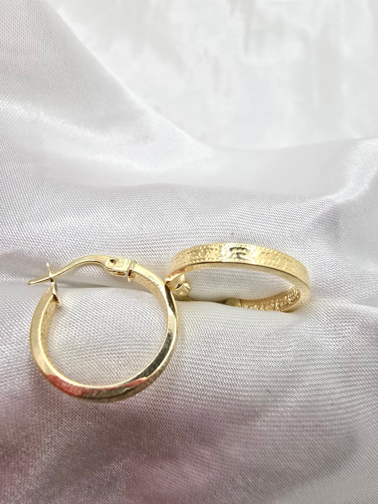 14KT GREEK DESING STRAIGHT EDGE HOOPS EARRINGS Size 2 2.5MM Weight 1.3GR