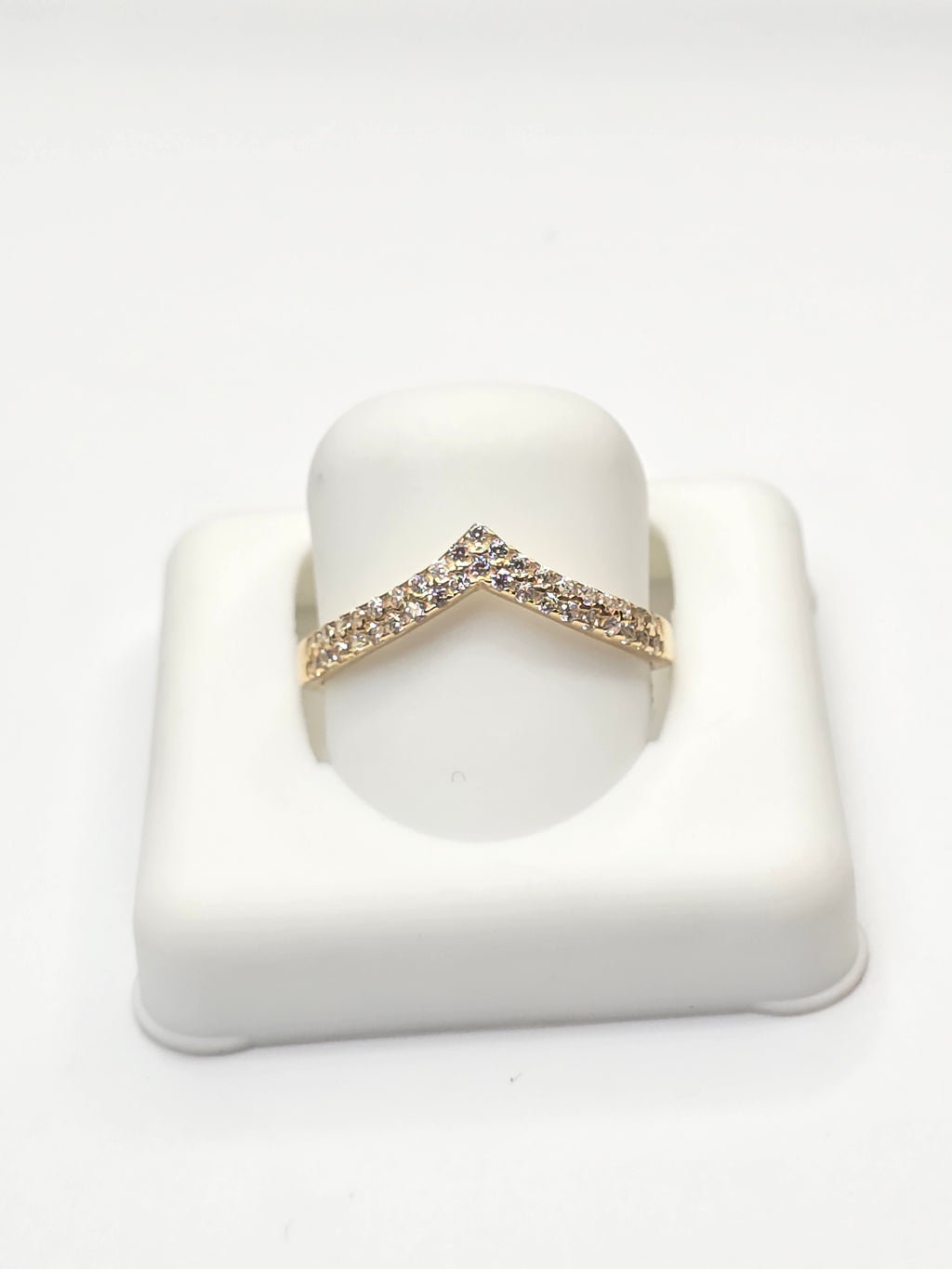 14KT CZ ''V'' DESIGN DELICATE RING Size 7-8 Weigth 1.1GR