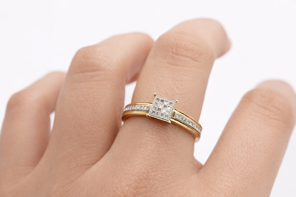 10KT SQUARE DIAMOND ELEGANT RING Size 7/0.26CT Weigth 1.7GR