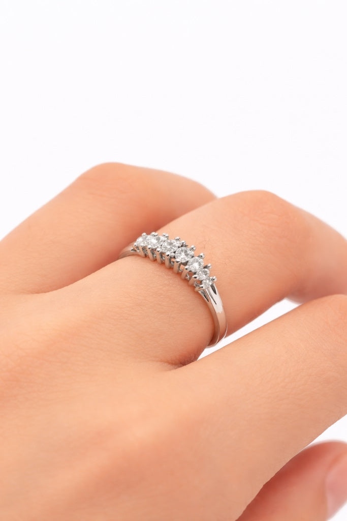 14KT WHITE GOLD DIAMOND WOMAN'S RING Size 6 Weight 1.6GR
