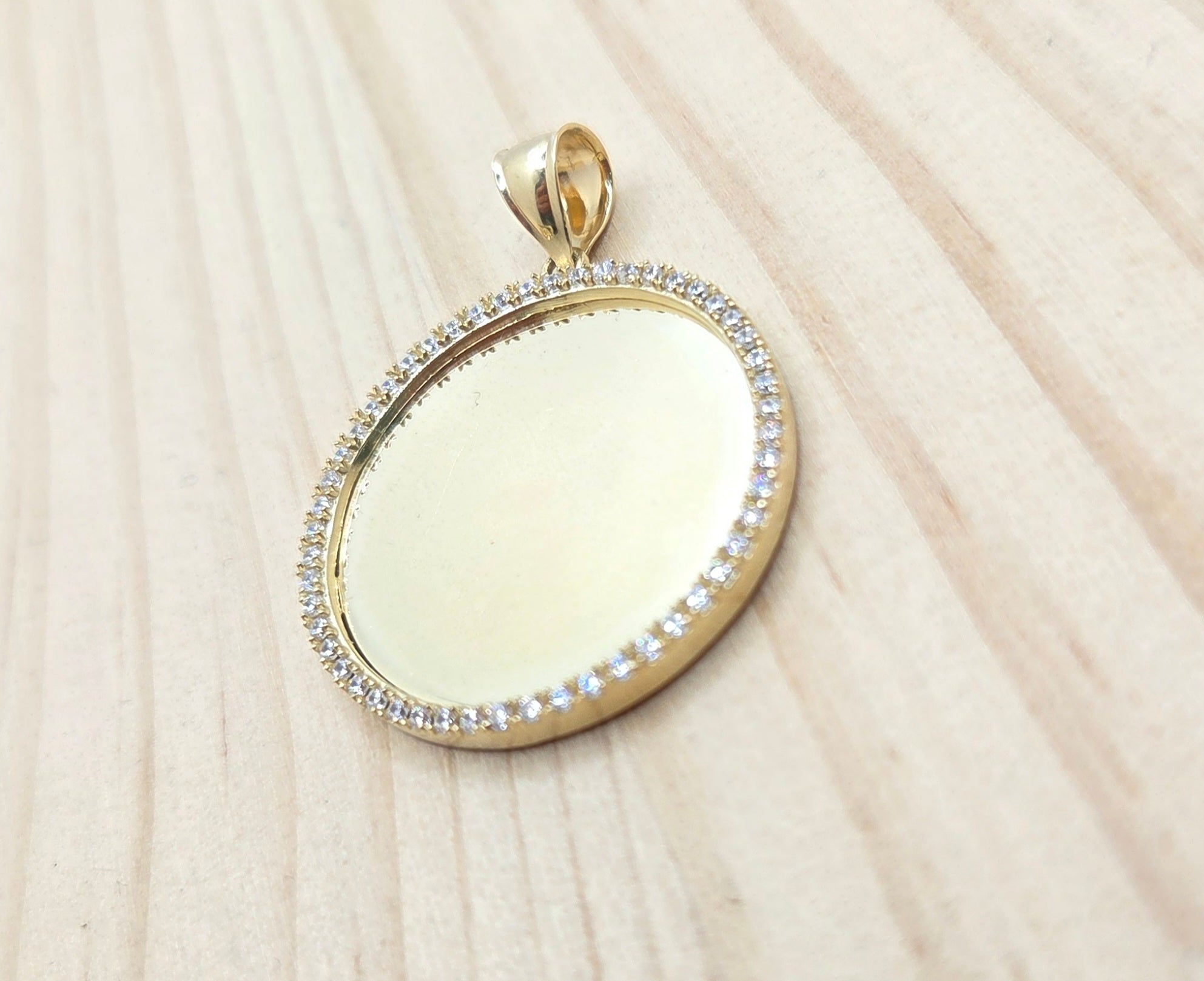 14KT CZ FRAME ROUND MEMORIAL PENDANT Size SMALL Weight 3.6GR