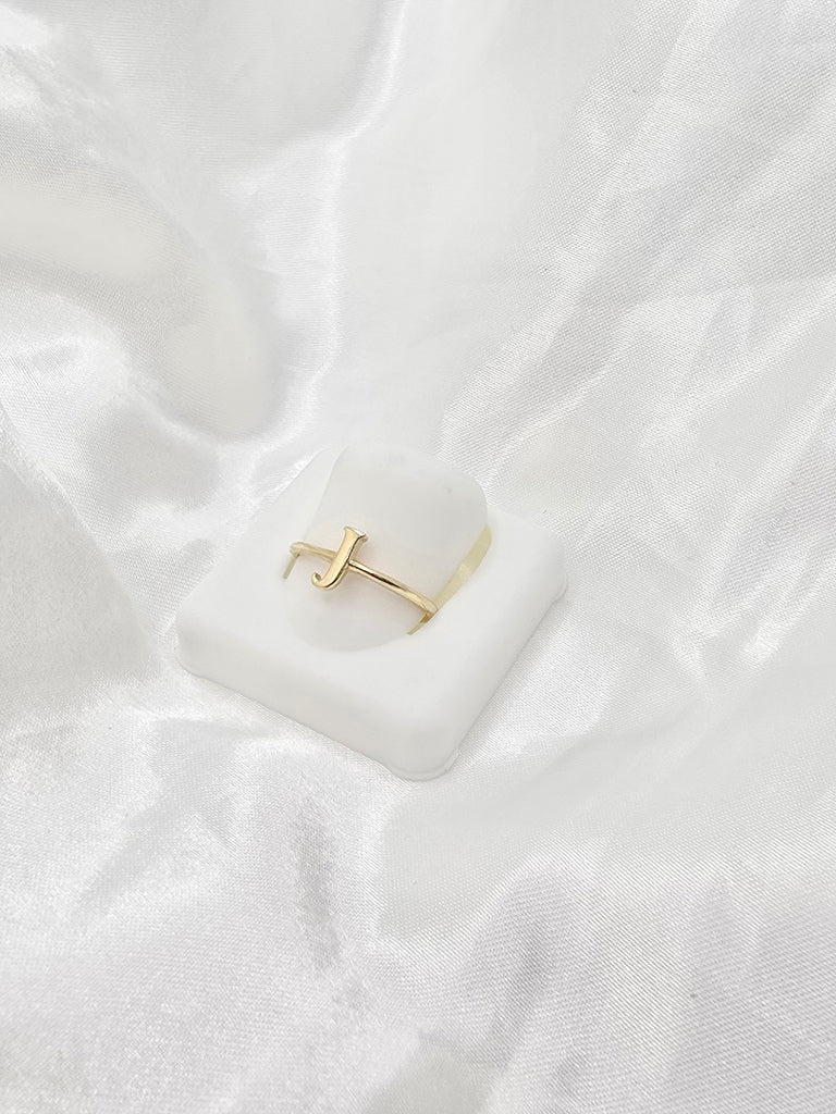 14KT "J" LETTER RING Size 7 Weight 1GR