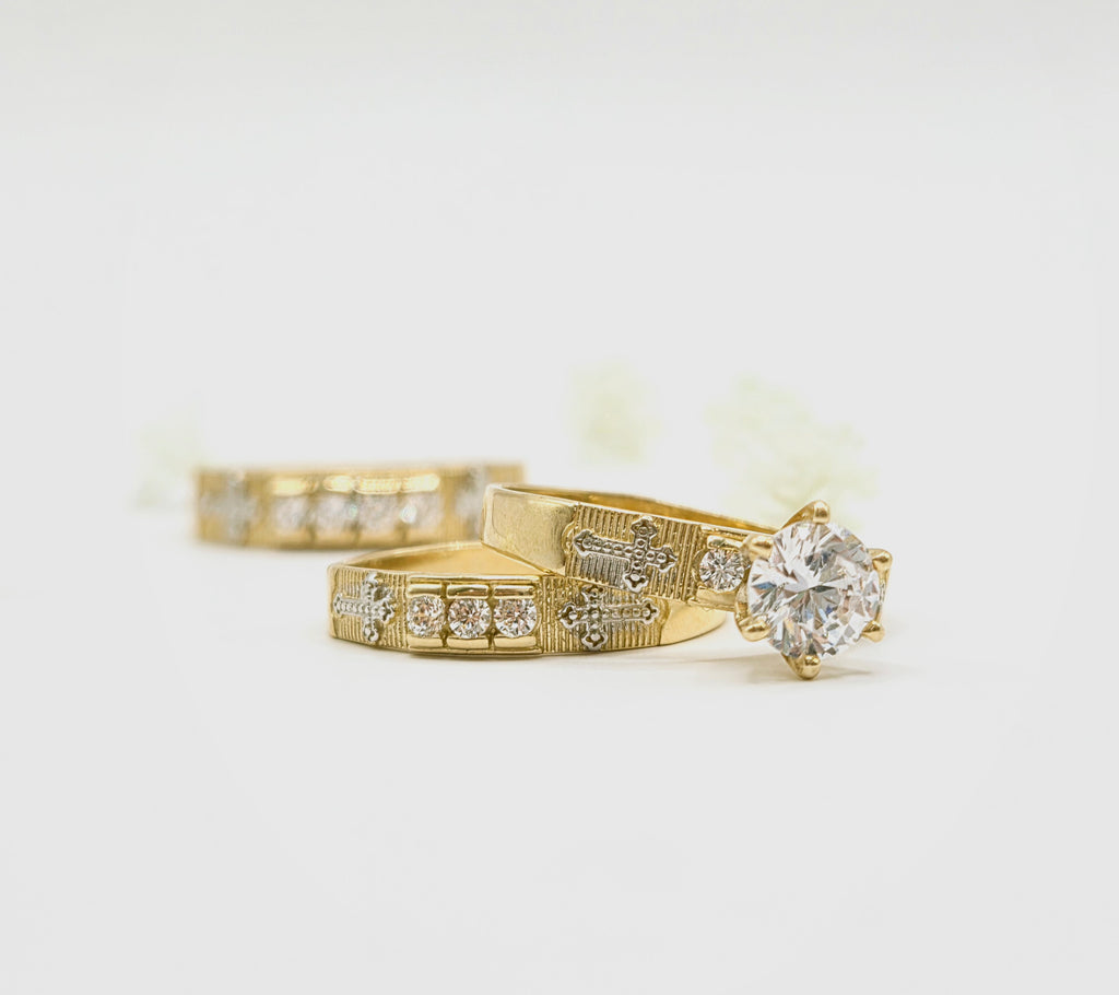 10KT SMALL CROSS DETAIL ENGAGEMENT WOMAN'S RING Size 8  Weigth 3.8GR