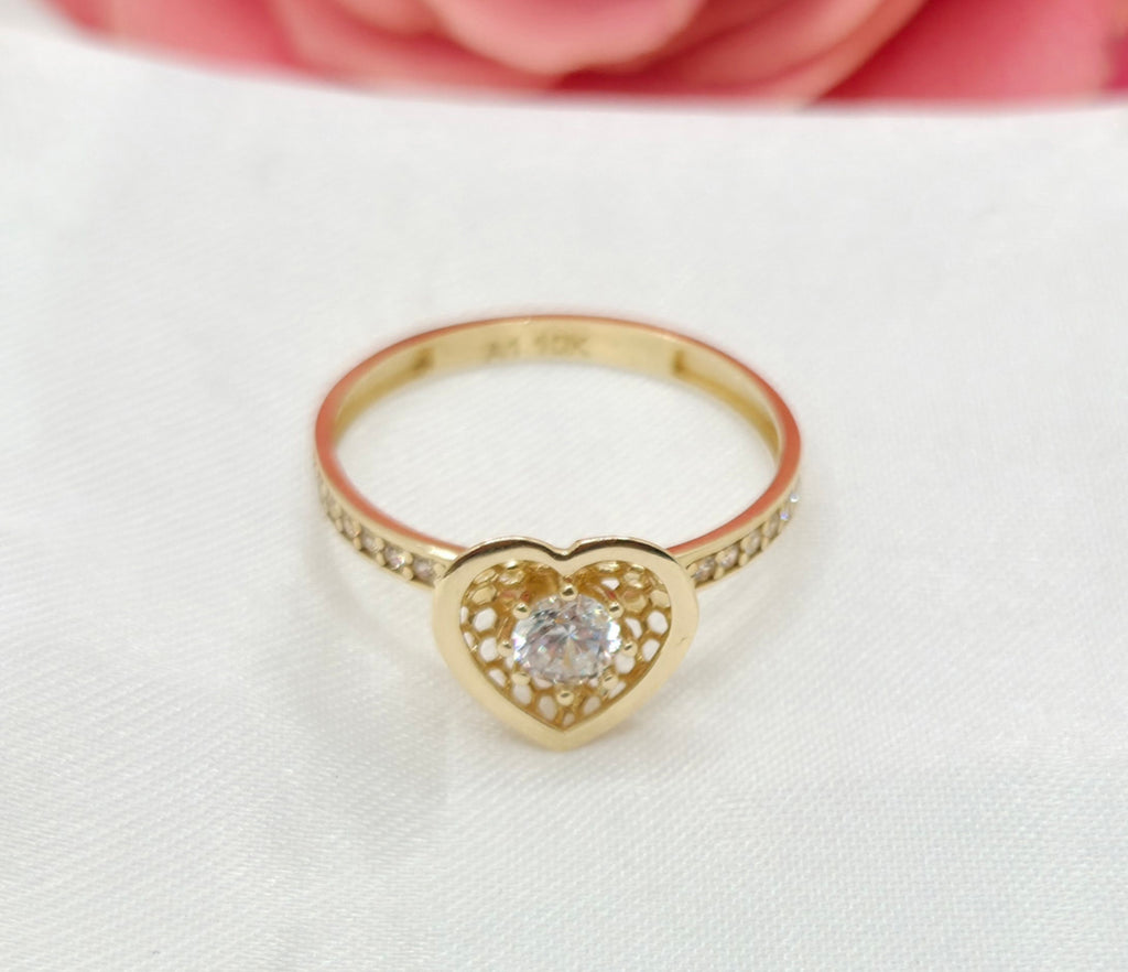 10KT STONE CENTER HEART RING CZ Size 8 Weight 1.5GR