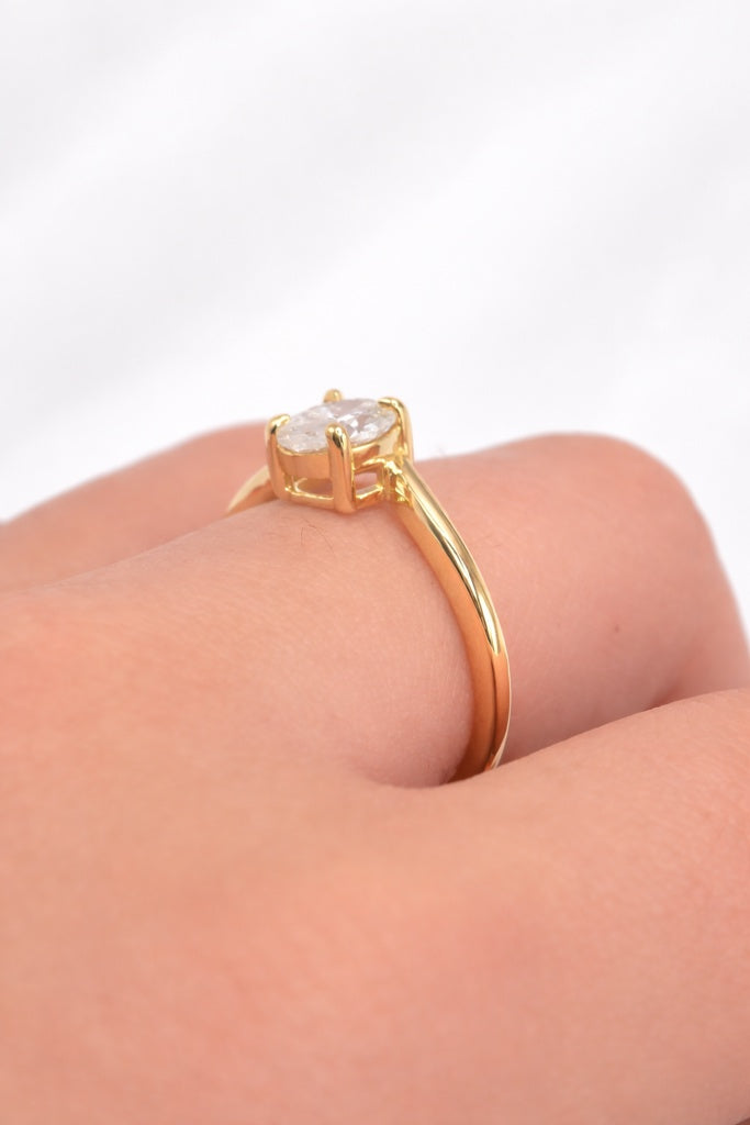 14KT DELICATE OVAL LAB DIAMOND WOMAN'S RING Size 7  /1CT / 1.8GM