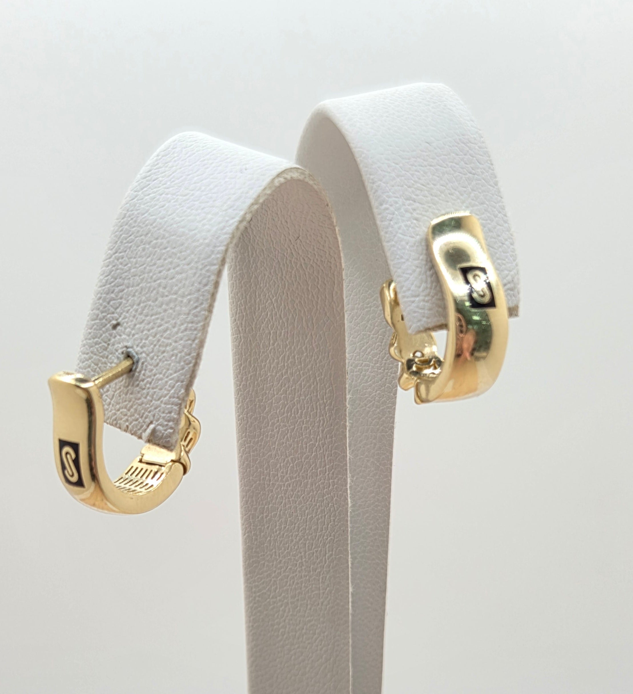 10KT SMALL PLAIN CERTIFIED MONACO HOOPS EARRINGS Weight 3.2GR