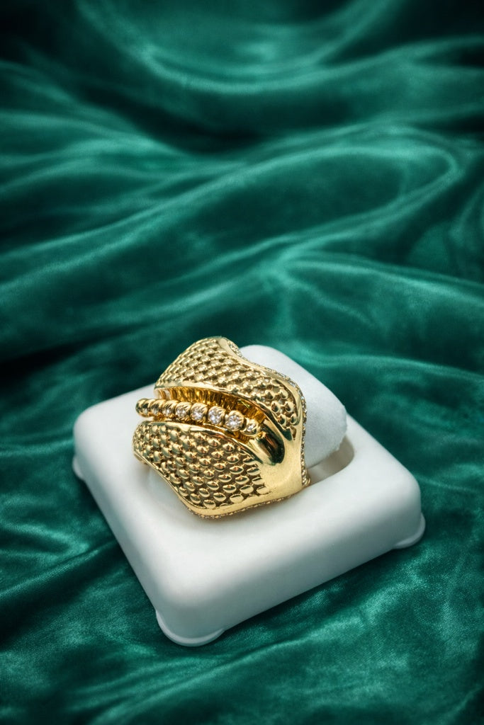 10KT MODERN NET DESIGN AND GOLD BALLS DETAIL RING Size 7 Weight 5.9GR