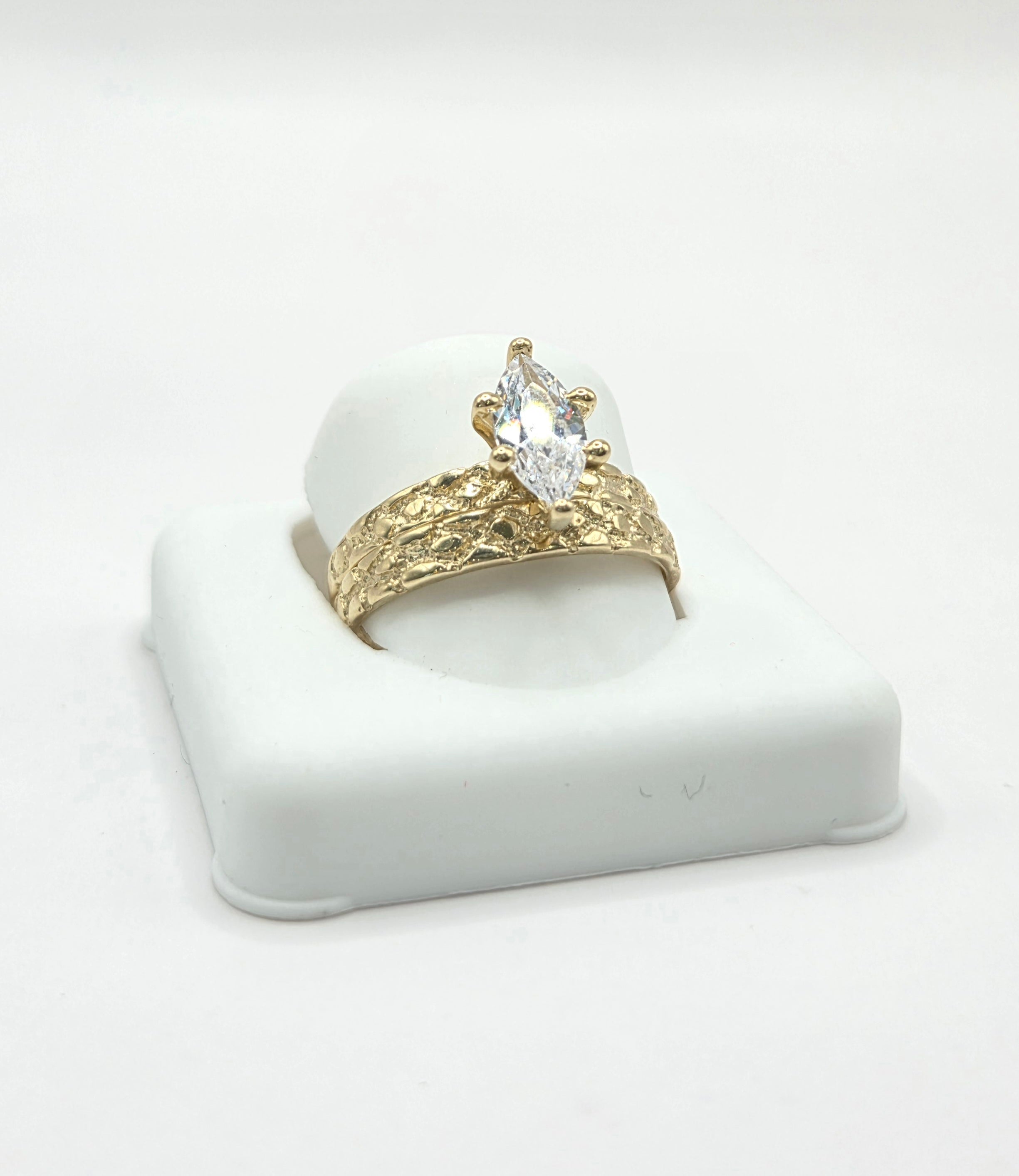 10KT NUGGETS DESIGN ENGAGEMENT WOMAN'S RING Size 7-7.5 Weigth 2.9GR