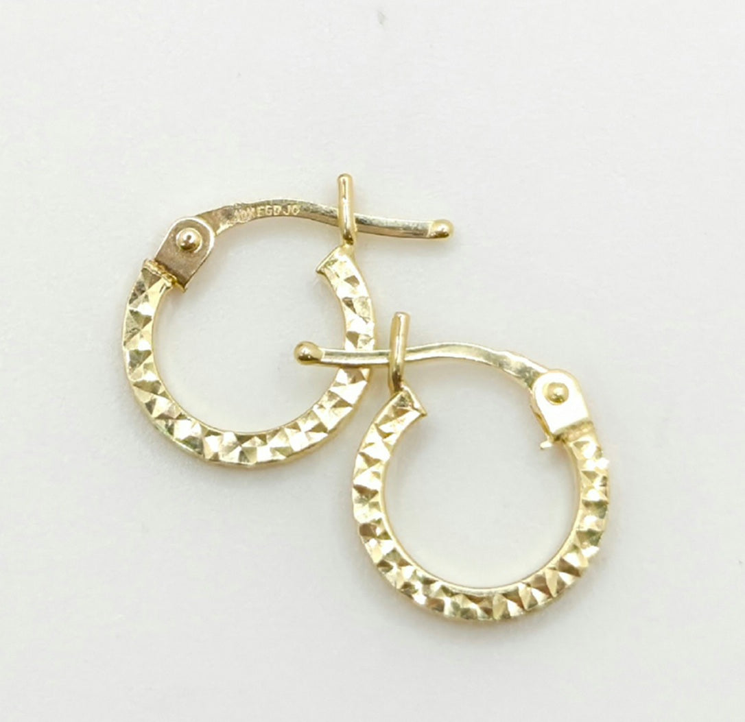 10KT BABY SQUARE STRAIGHT EDGE DIAMOND CUT HOOPS EARRINGS Size 1 Weight 0.8GR