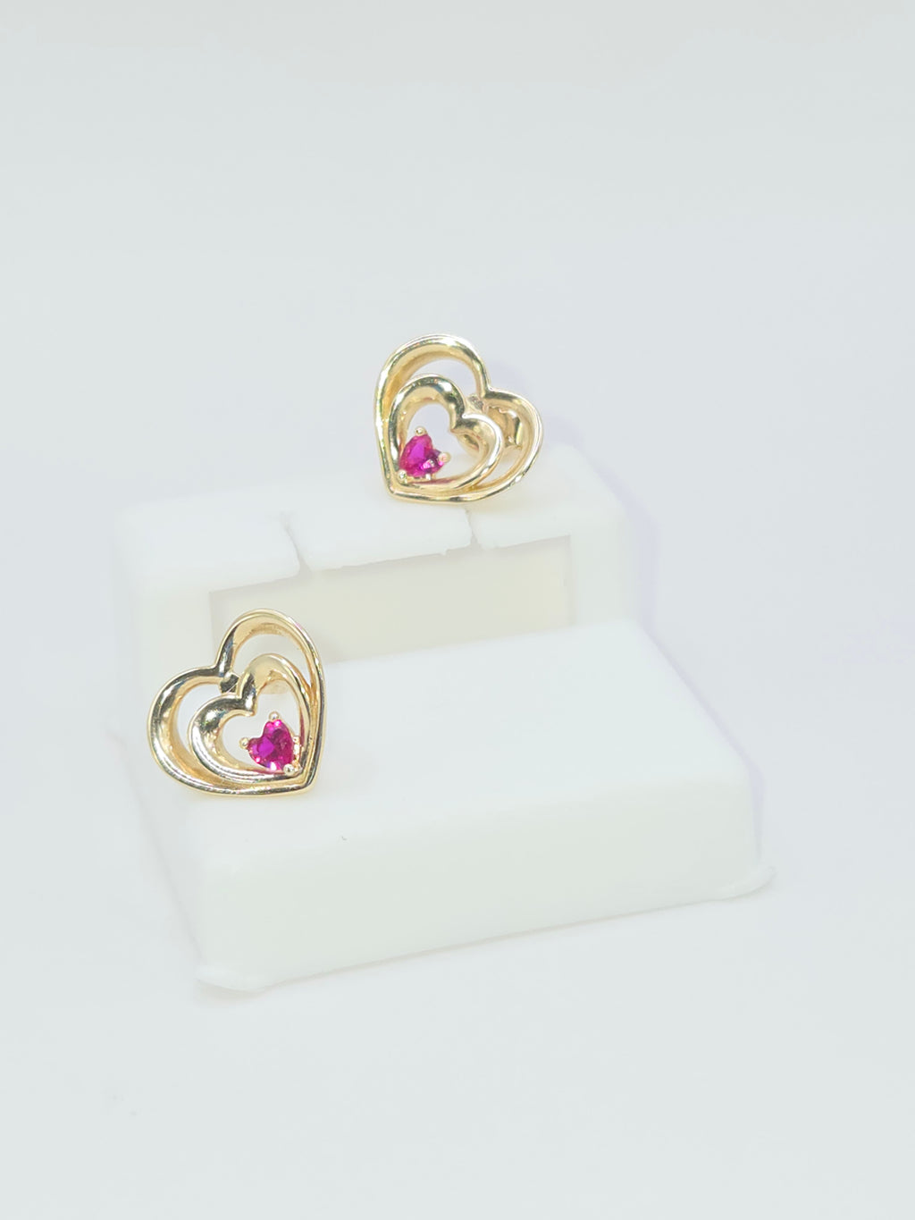 10KT MEDIUM HEART SILHOUETTE WITH STONE DETAIL  EARRINGS Size  Weigth 1.8GR