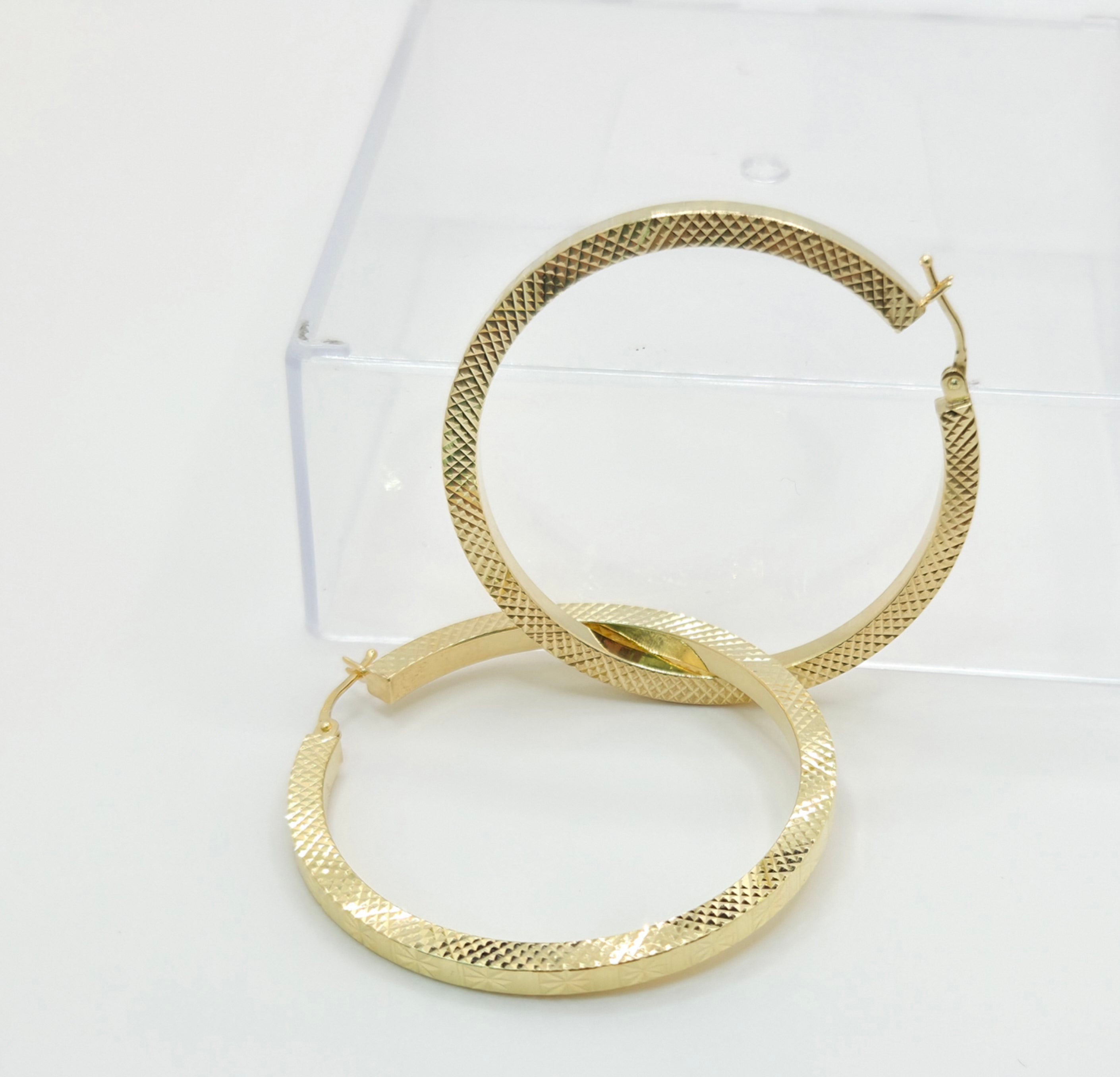 10KT FLASH DETAIL STRAIGHT EDGE HOOPS EARRINGS Size 4 Weight 3.6GR