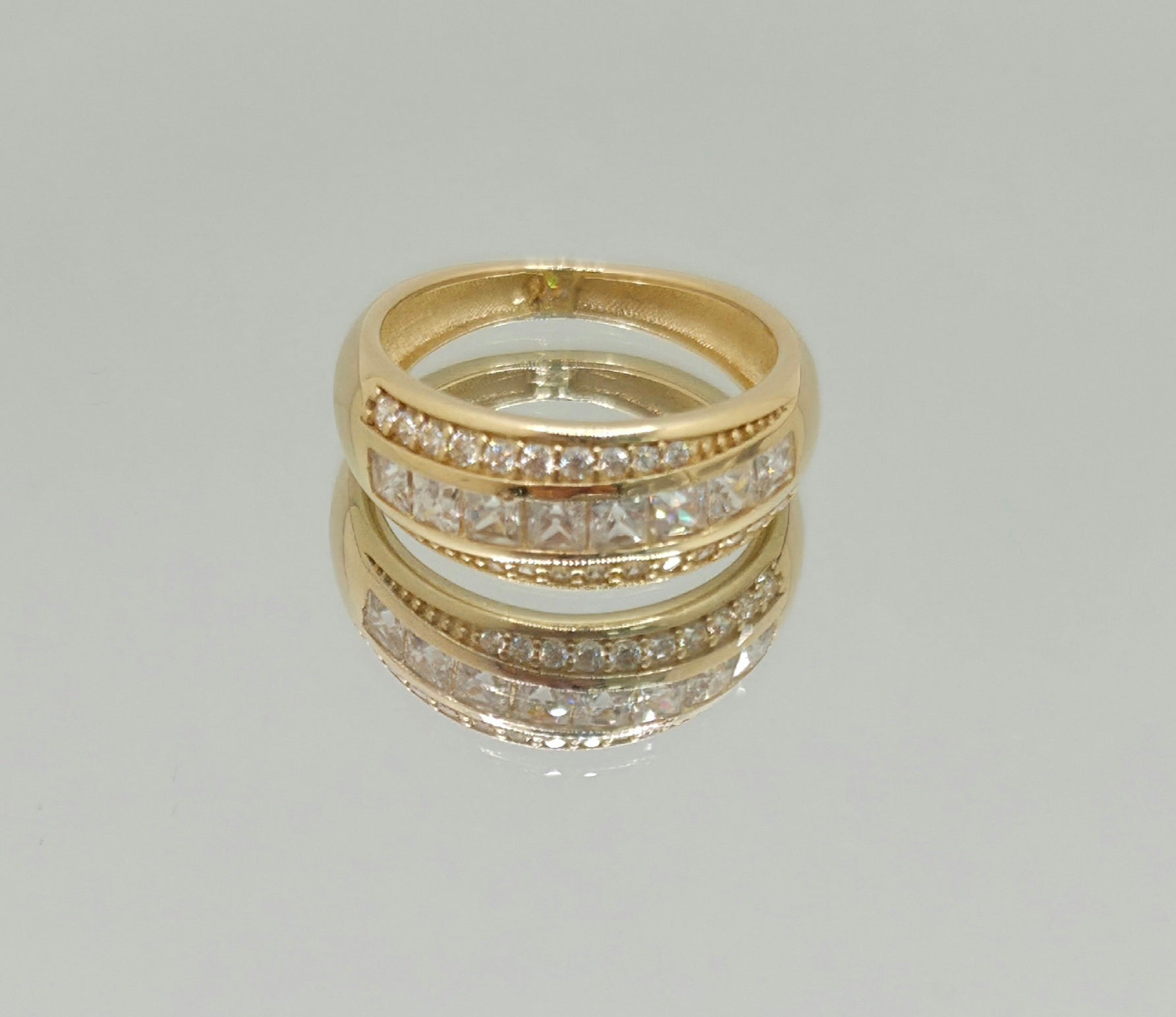 14KT CZ DETAIL WEDDING BAND MEN'S RING Size 7.5 Weight 3.4GR