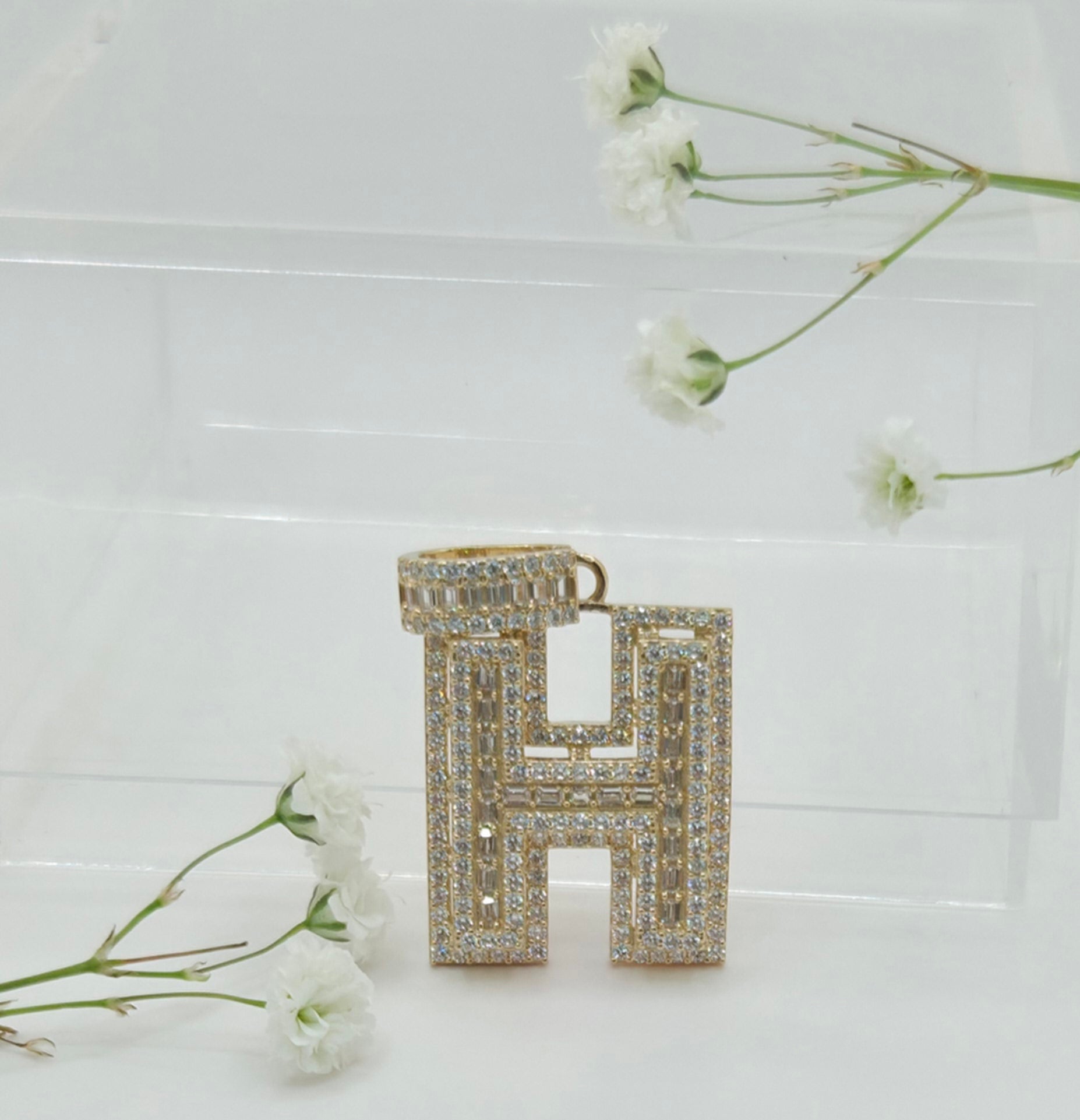 10KT MEDIUM CZ "H" LETTER PENDANT Weight 7GR