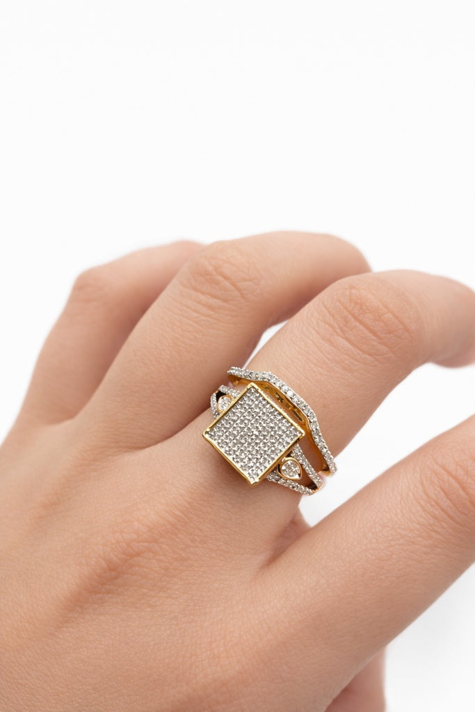 10KT SQUARE DESIGN ENGAGEMENT DIAMOND WOMAN'S RING Size 7/0.37CT