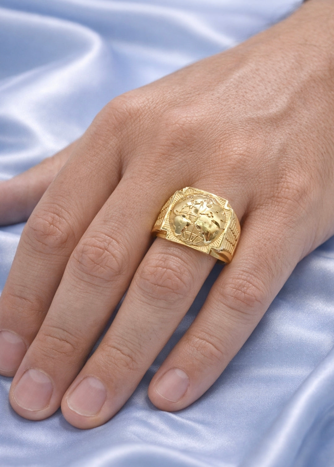 10KT EXOTIC WORLD SHAPE MAN'S RING Size 11/12 Weigth 6.5GR