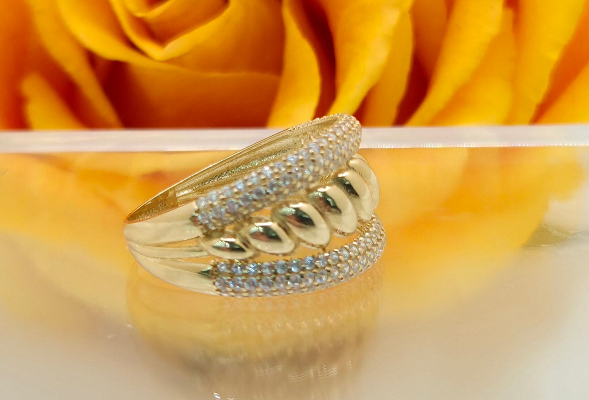 14KT ELEGANT SMAL CROISSANT CZ DETAIL WOMEN'S RING Size 7 Weight 2.9GR