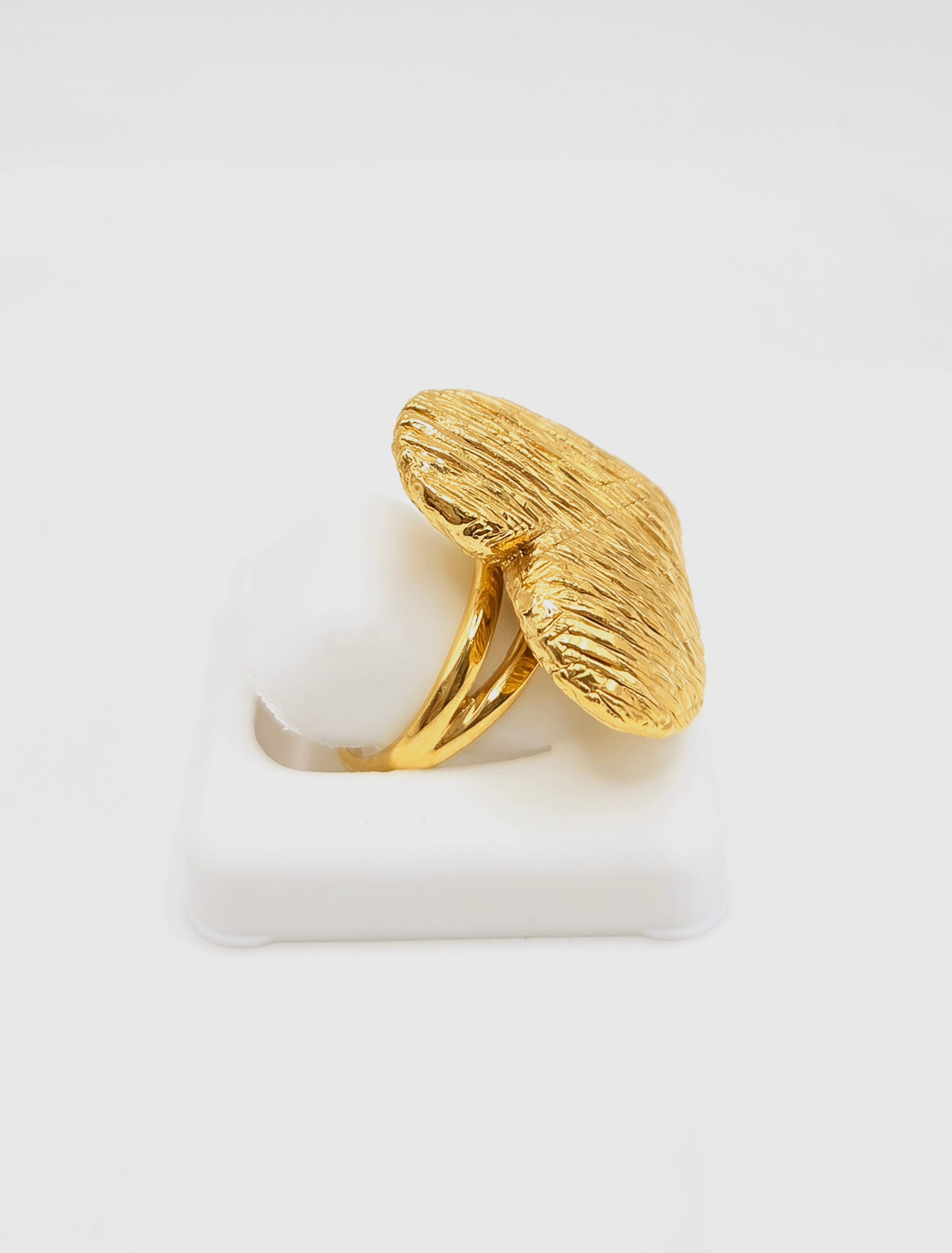 14KT EXOTIC HEART RING Size 8 Weight 8.6GR