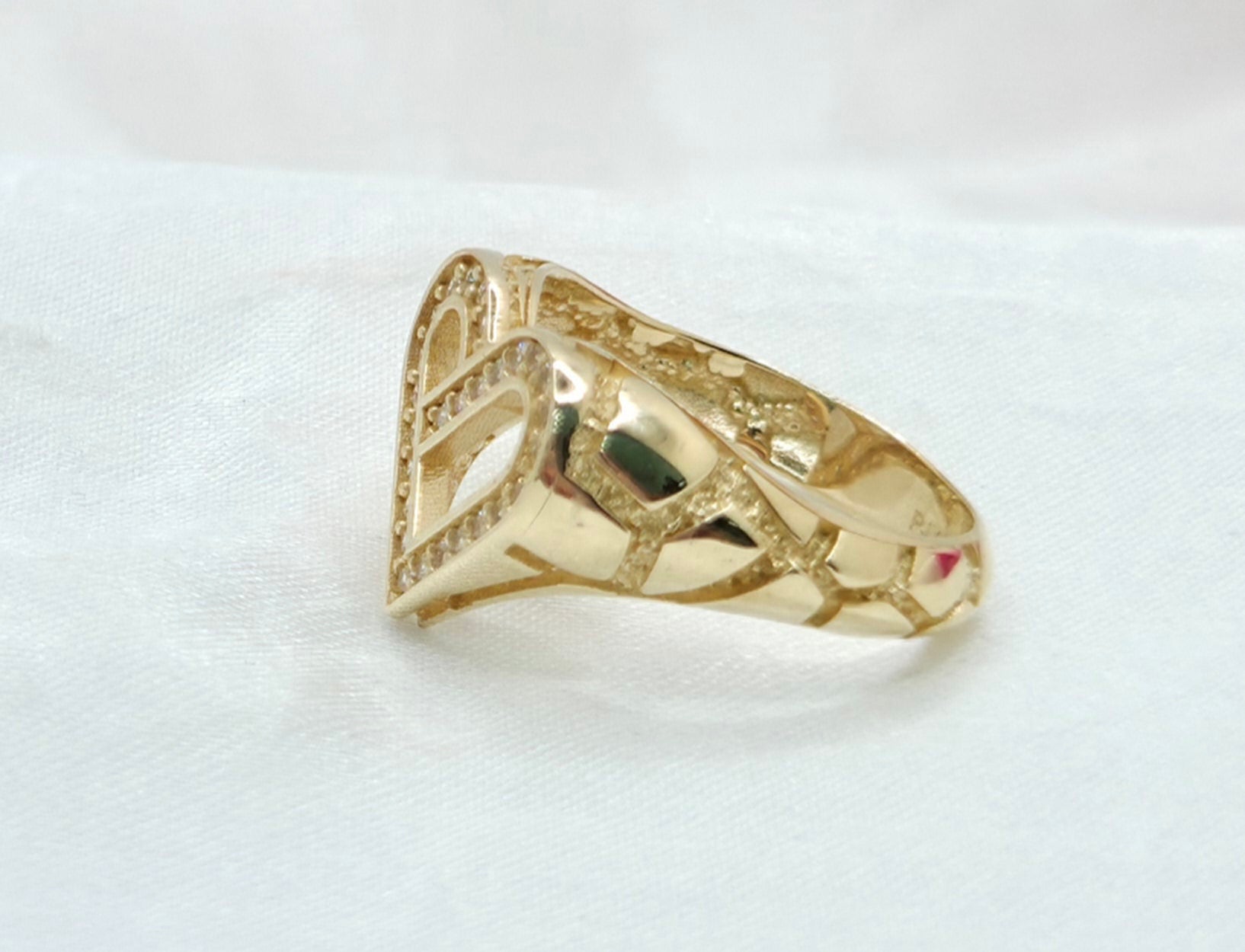 10KT MODERN SILHOUETTE HEART WITH ZIRCONIA RING Size 7 Weight 2.9GR