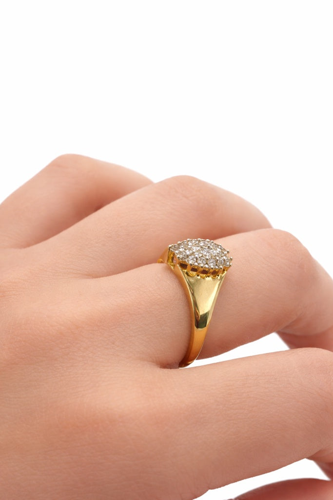 10KT DELICATE ALMOND WOMAN'S DIAMOND RING Size 7/0.26CT