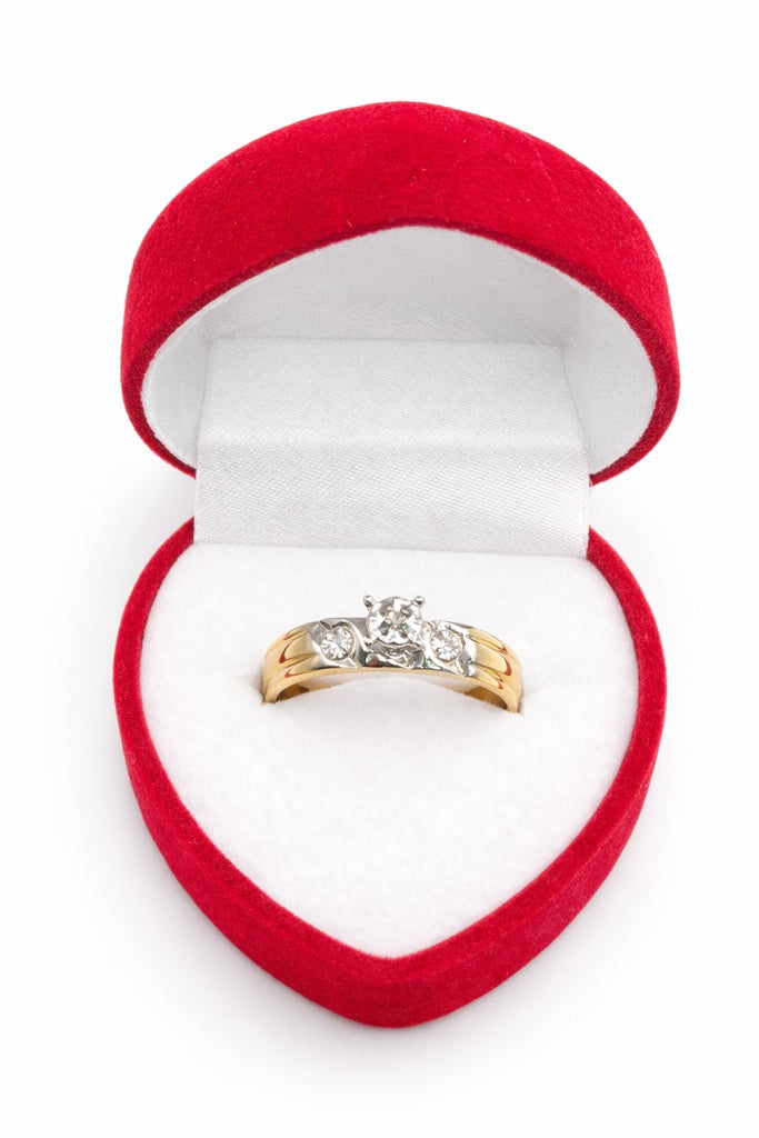 10KT DELICATE DIAMOND WOMAN'S RING Size 7 Weight 2.8GR