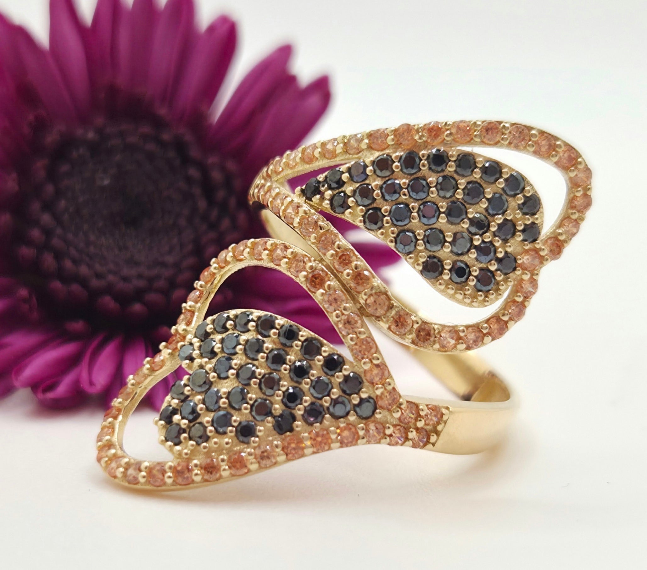 14KT BROWN AND BLACK CZ ASYMETRIC RING Size 7 & 8 Weight 3.4GR