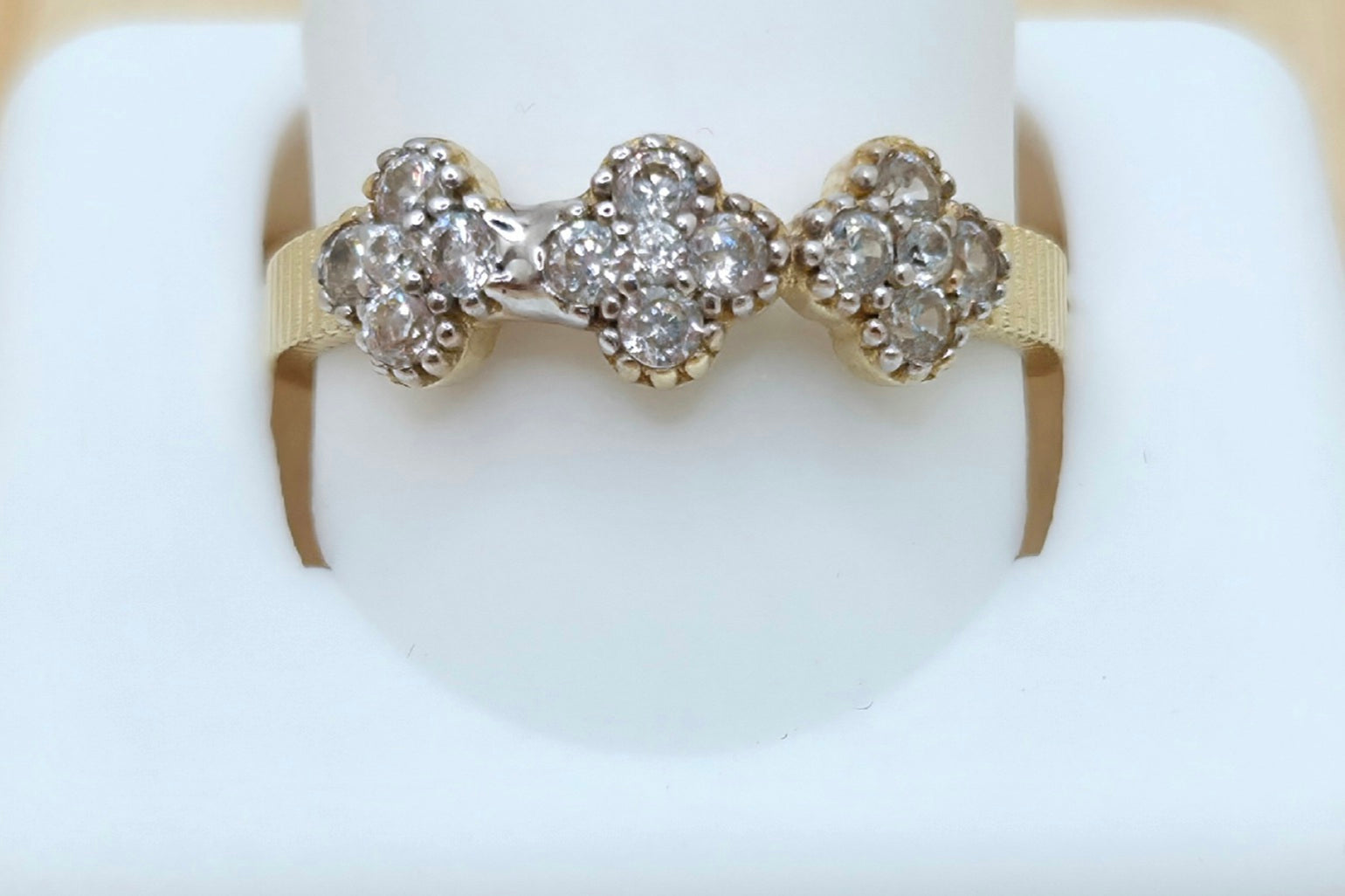 10KT WHITE CZ SMALL FLOWERS RING Size 8 Weight 2GR