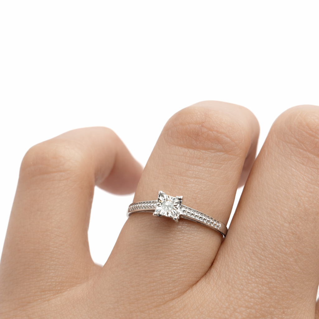 10KT WHITE GOLD DIAMOND PROMISE RING Size 7 Weigth 1.3GR