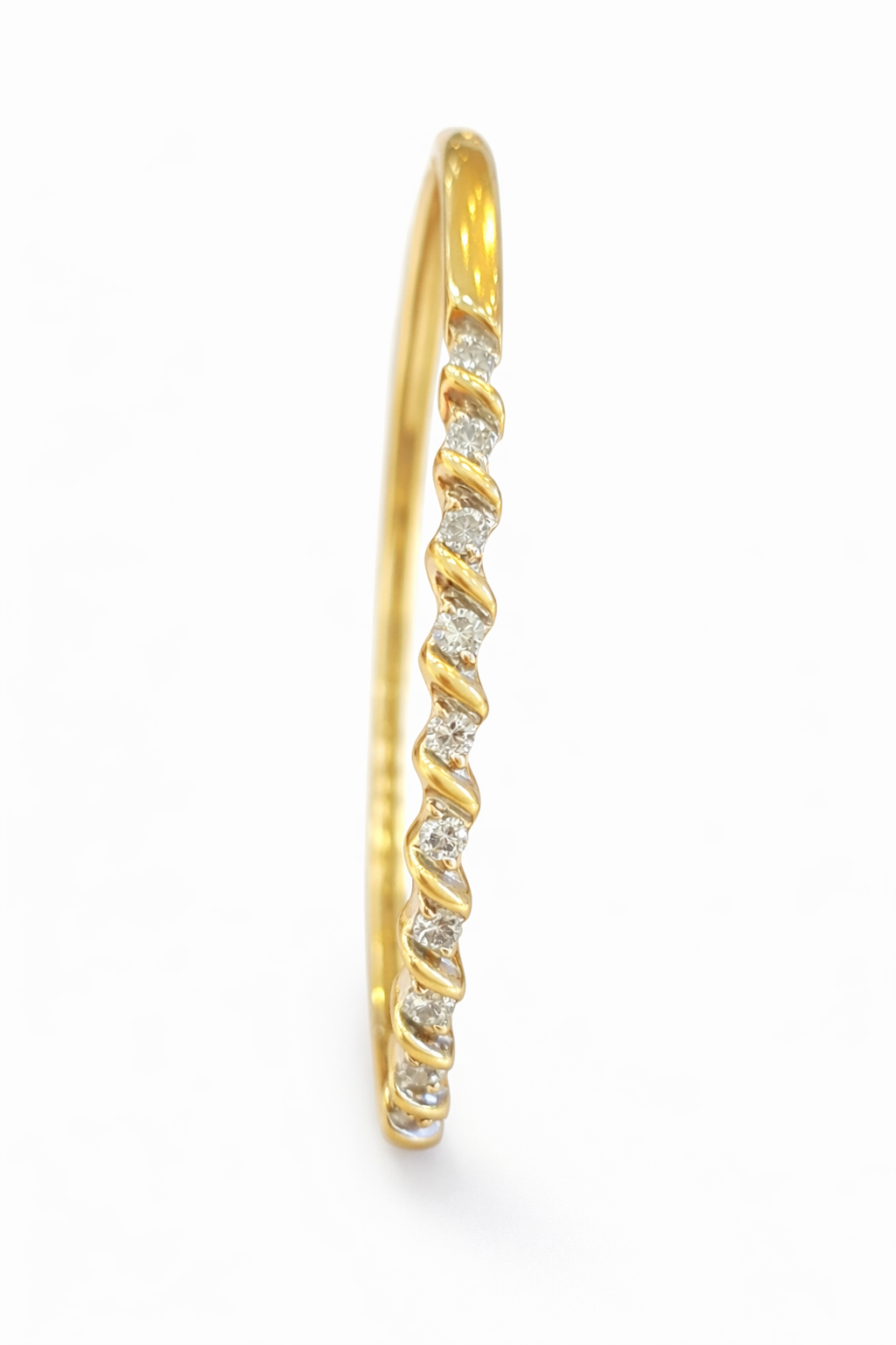 10KT ELEGANT DIAMOND BANGLE Weigth 12GR