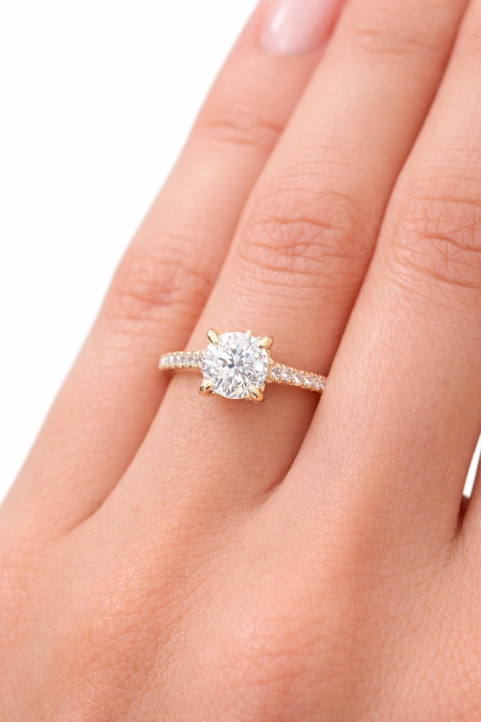 14KT CERTIFIED YELLOW GOLD LGD 1CT MAIN STONE ROUND CHAPE ENGAGEMENT RING Size 7 Weigth 2.55GRS 1.35CT